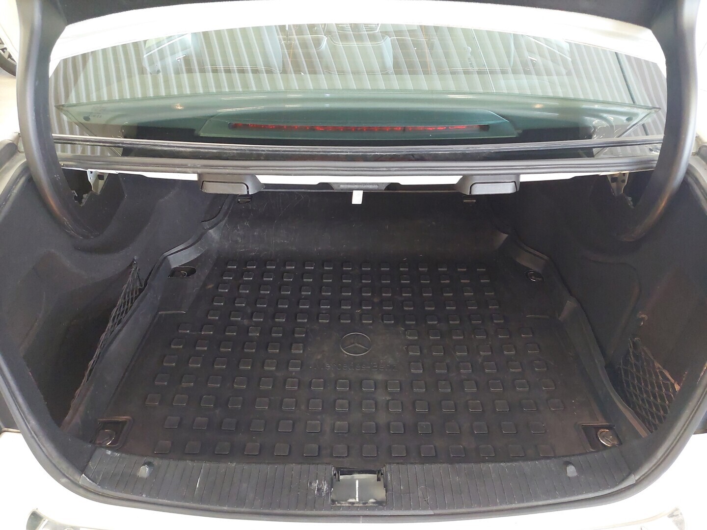MERCEDES-BENZ E 2009
