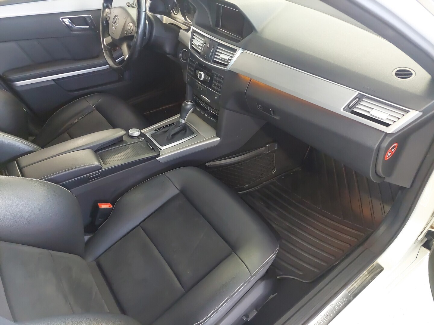 MERCEDES-BENZ E 2009