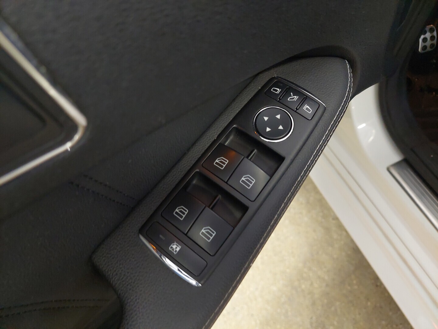 MERCEDES-BENZ E 2009