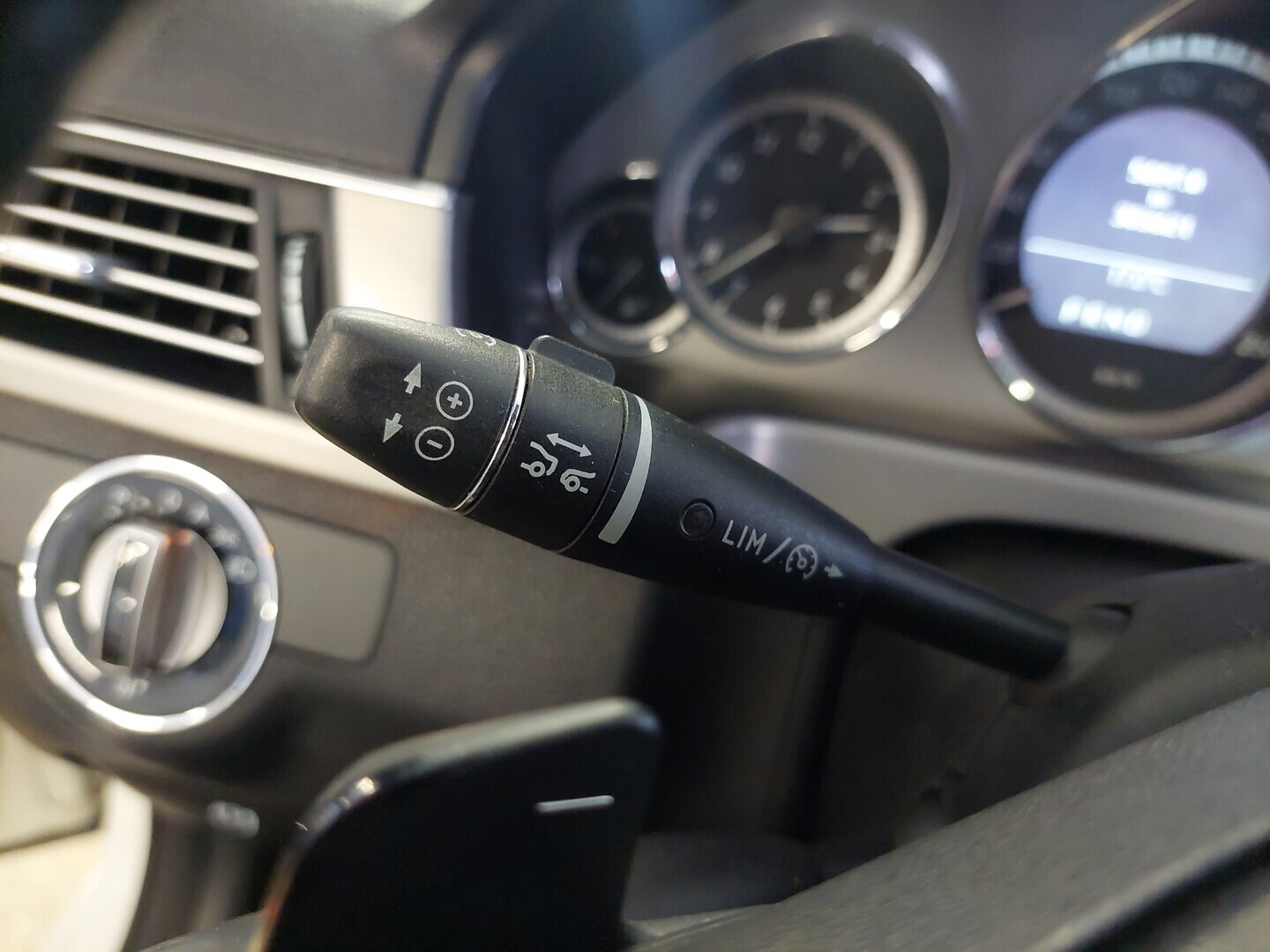 MERCEDES-BENZ E 2009