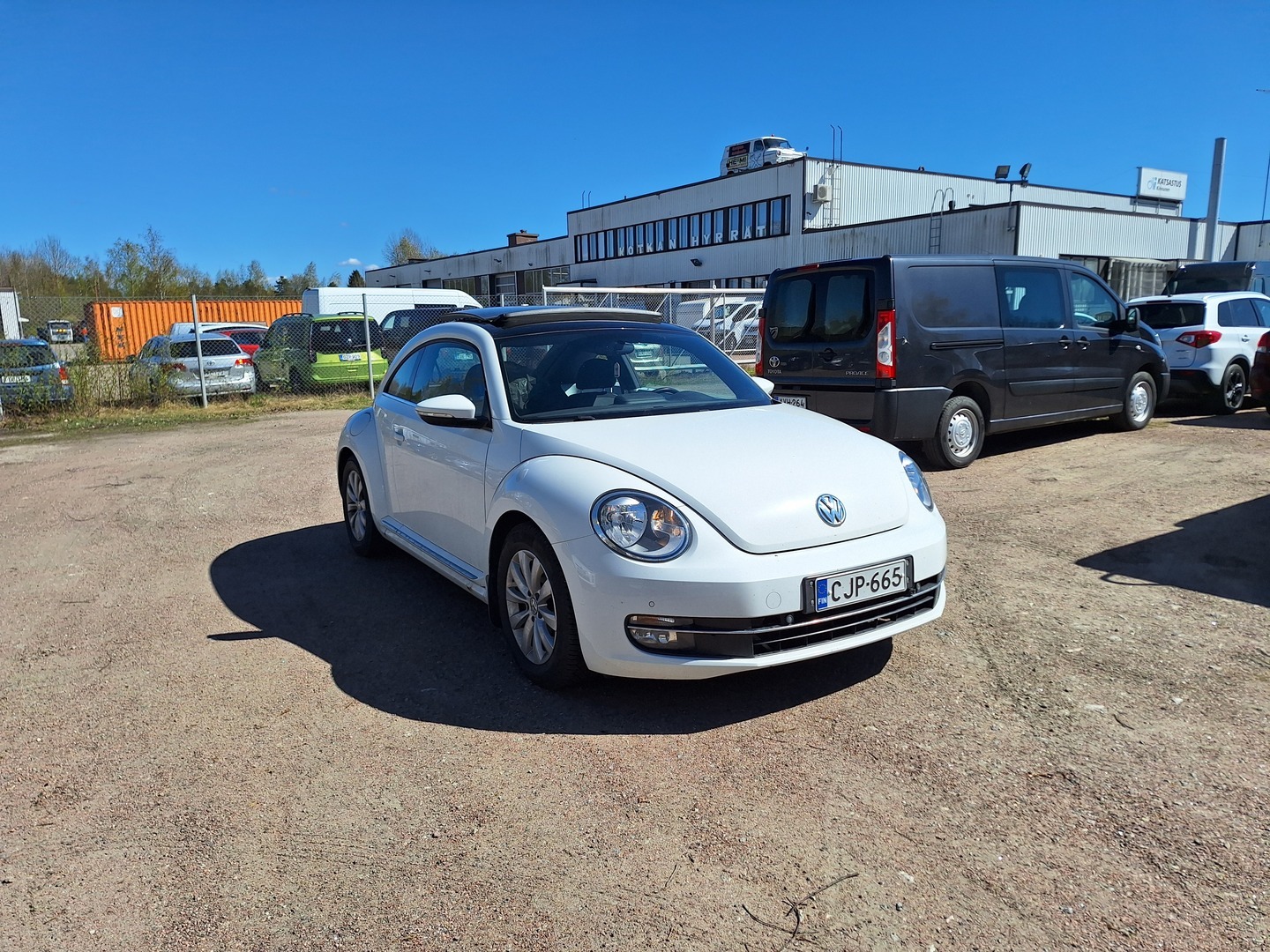 VOLKSWAGEN Beetle 2015