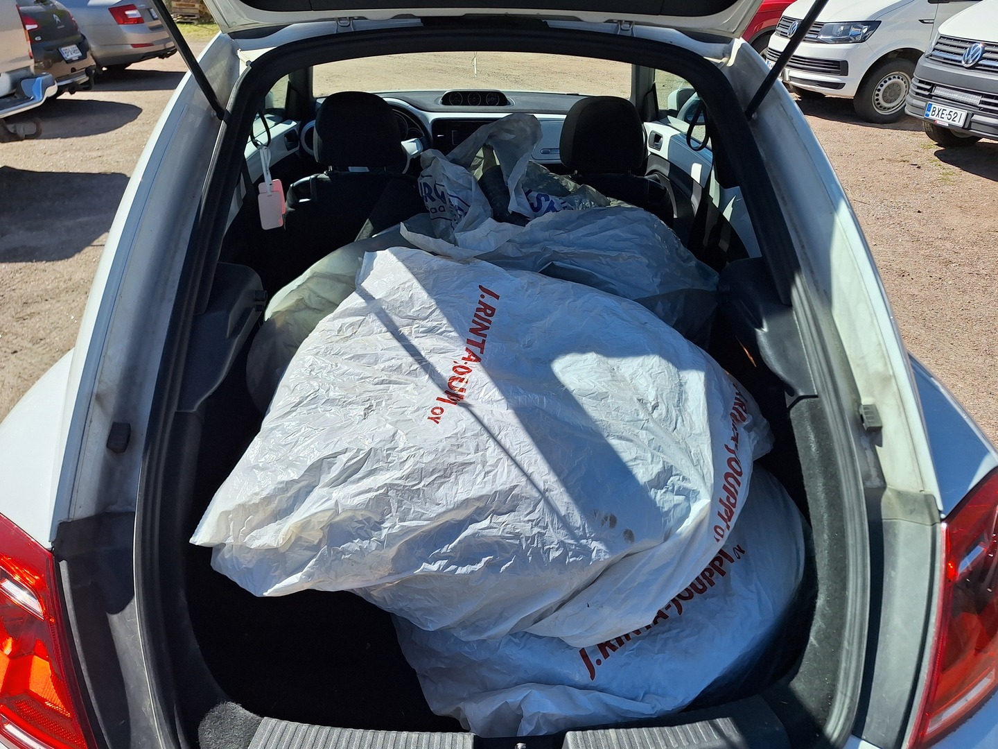 VOLKSWAGEN Beetle 2015
