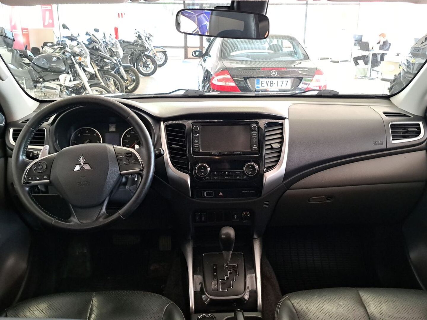 MITSUBISHI L200 2015