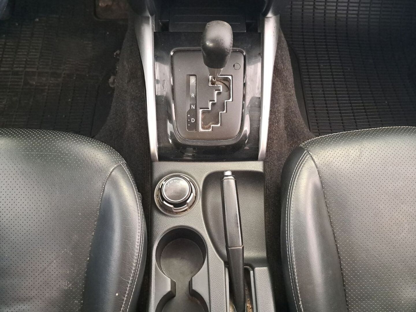 MITSUBISHI L200 2015