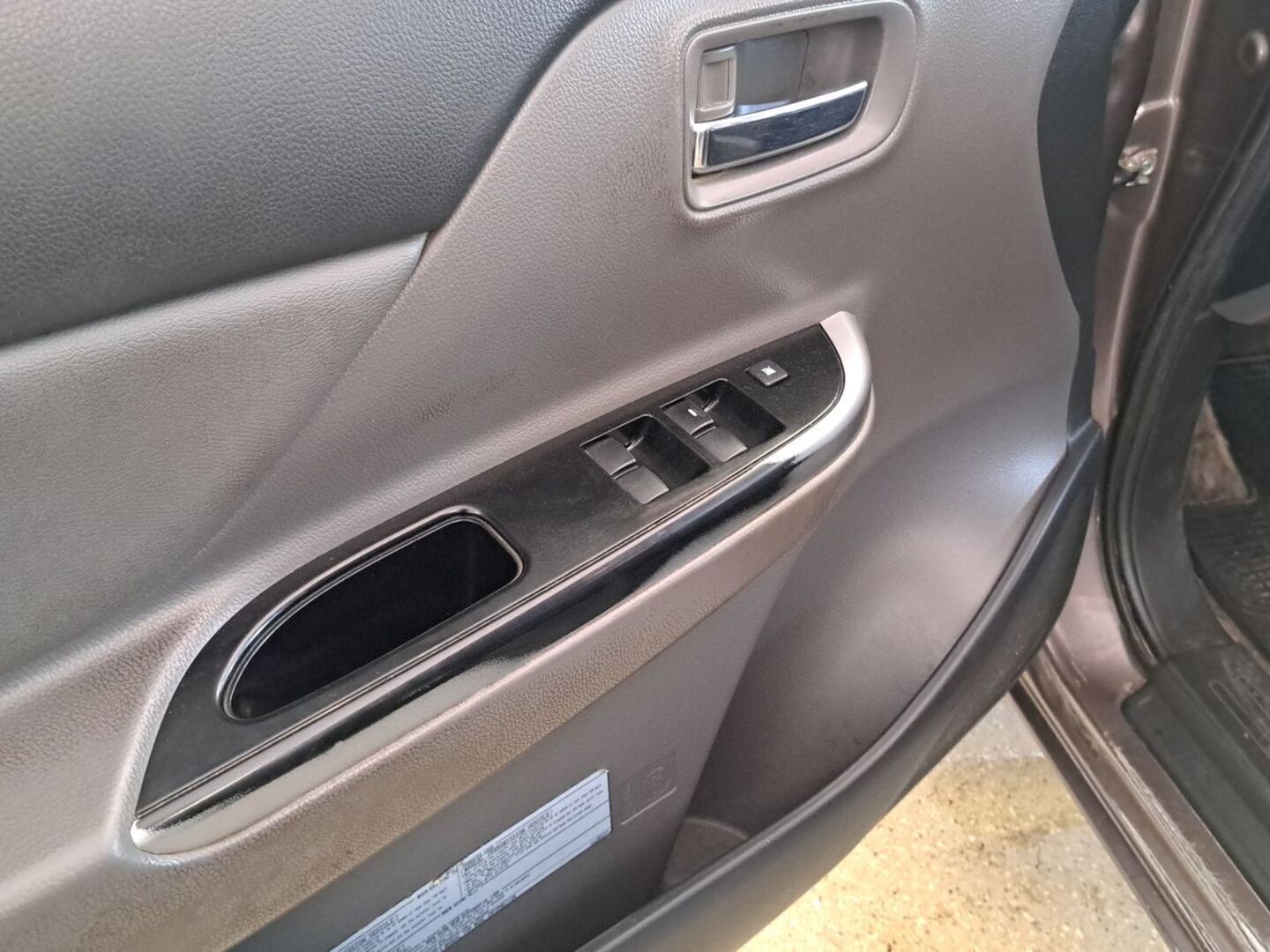 MITSUBISHI L200 2015