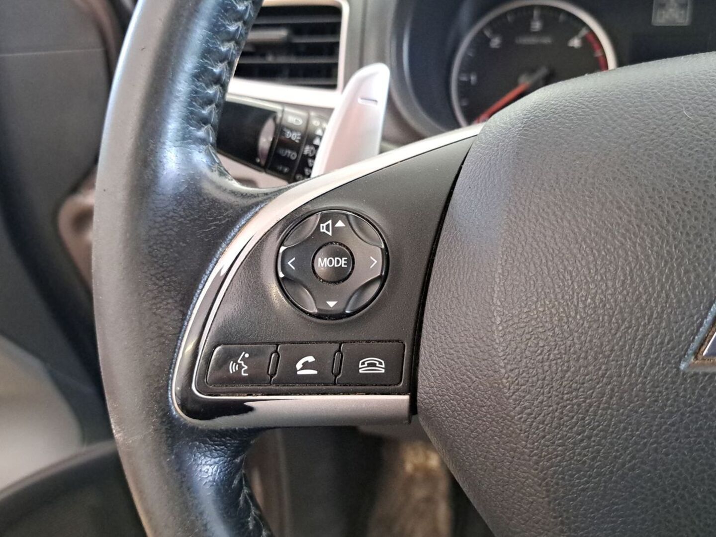 MITSUBISHI L200 2015
