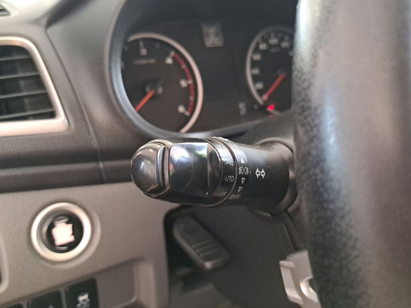 MITSUBISHI L200 2015