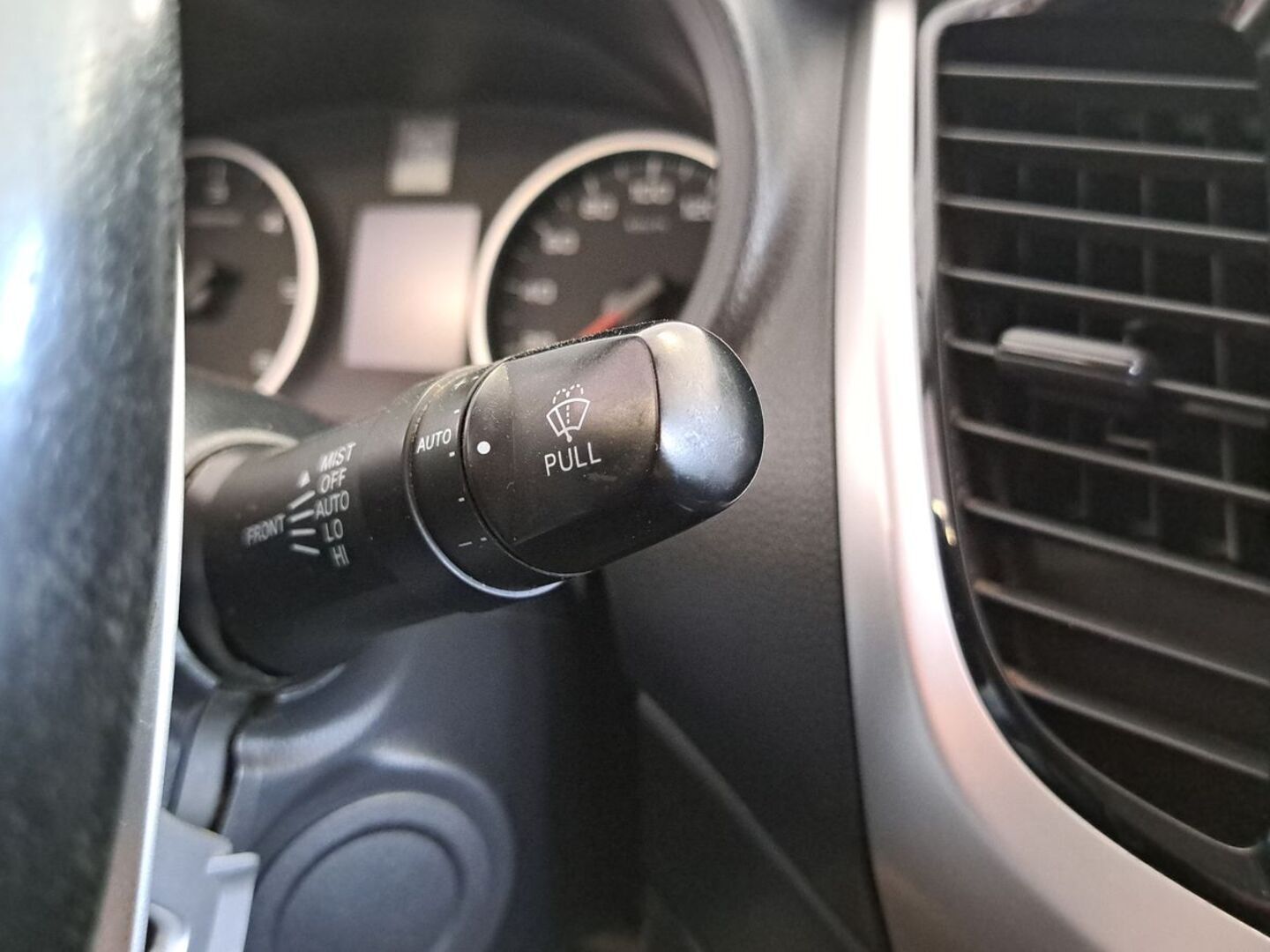 MITSUBISHI L200 2015