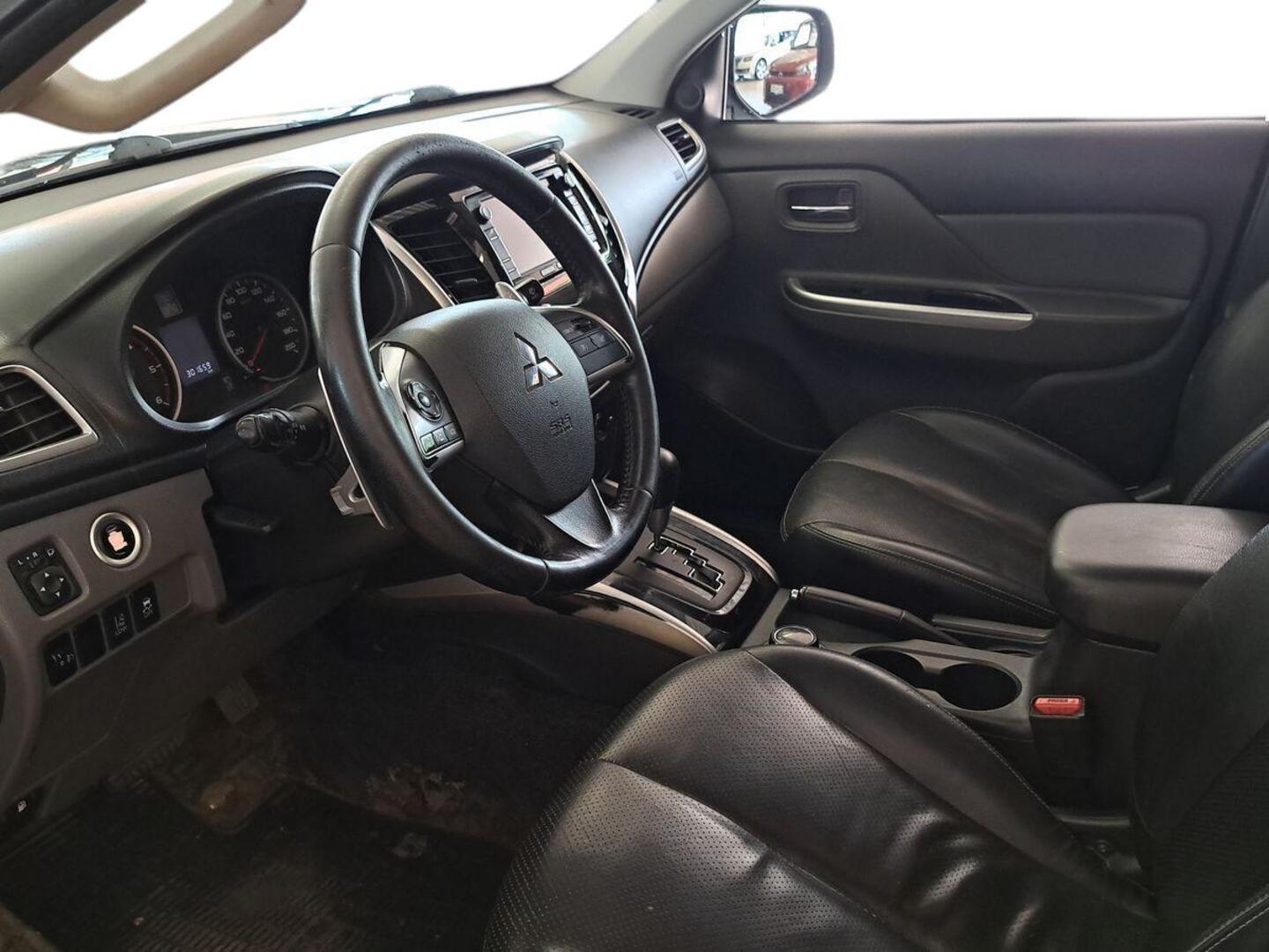 MITSUBISHI L200 2015