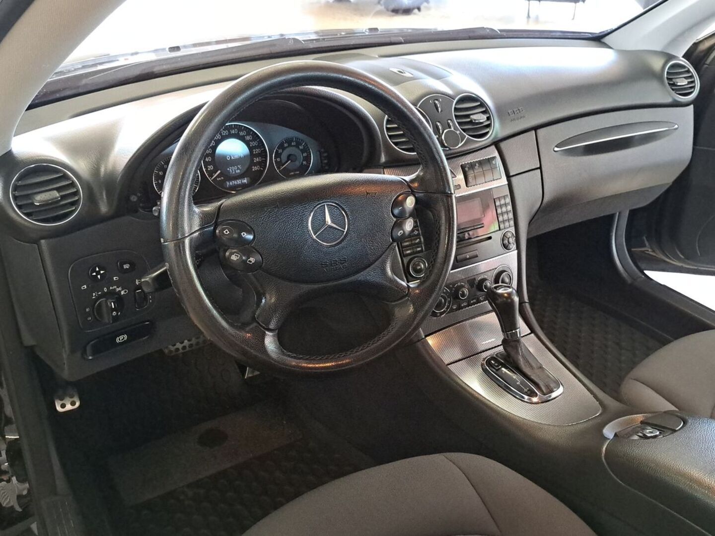 MERCEDES-BENZ CLK 2005