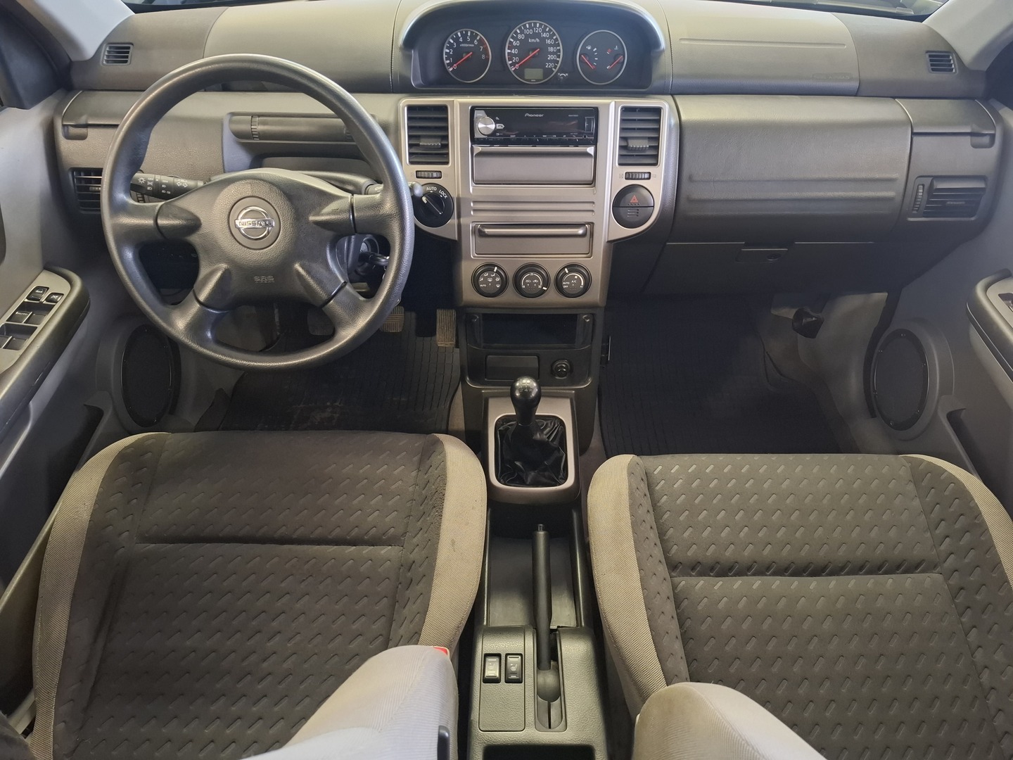 NISSAN X-TRAIL 2004