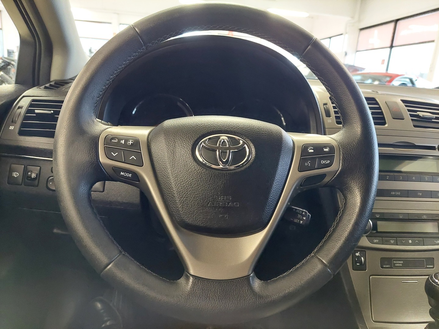 TOYOTA Avensis 2011