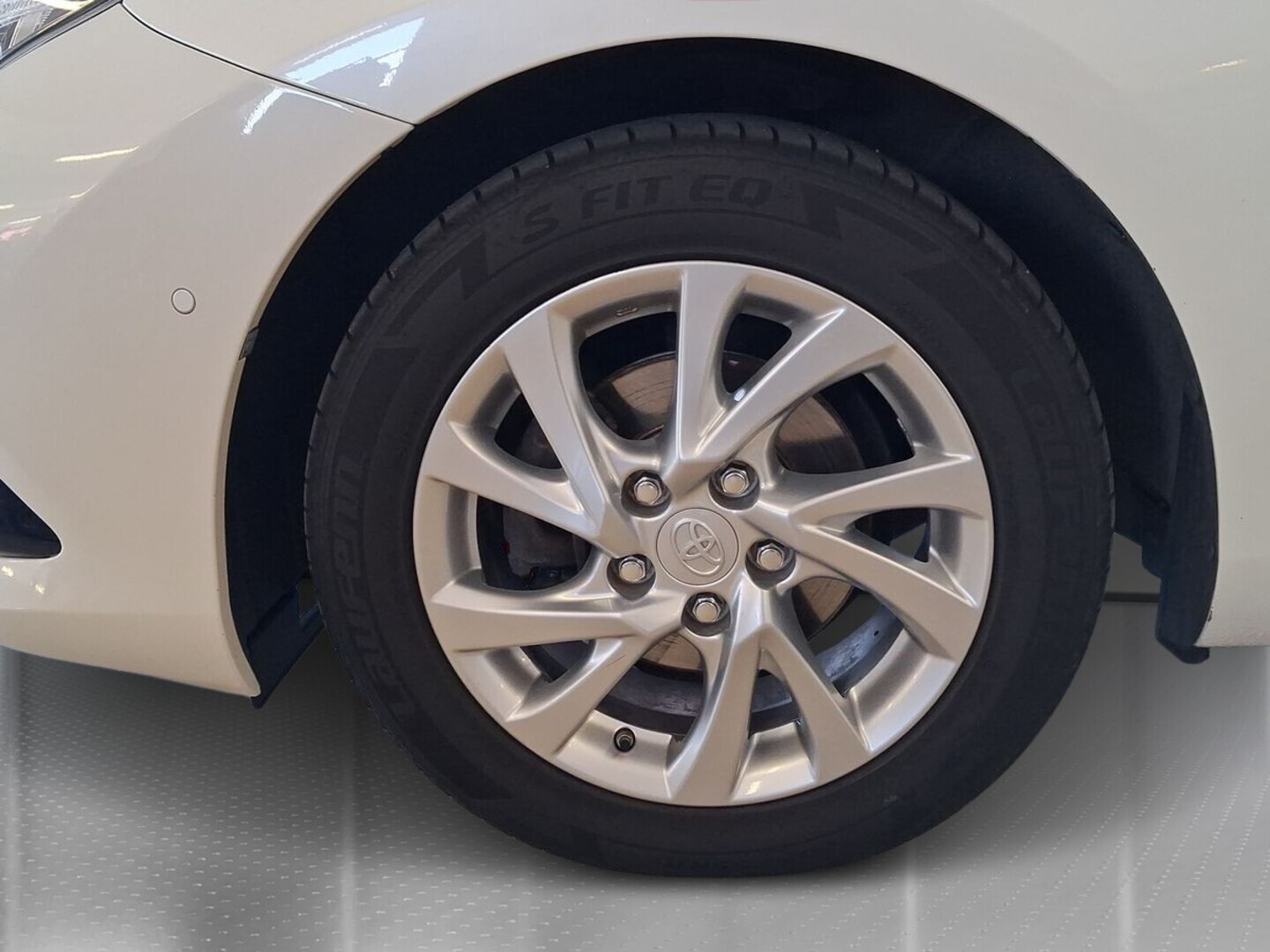 TOYOTA Auris 13