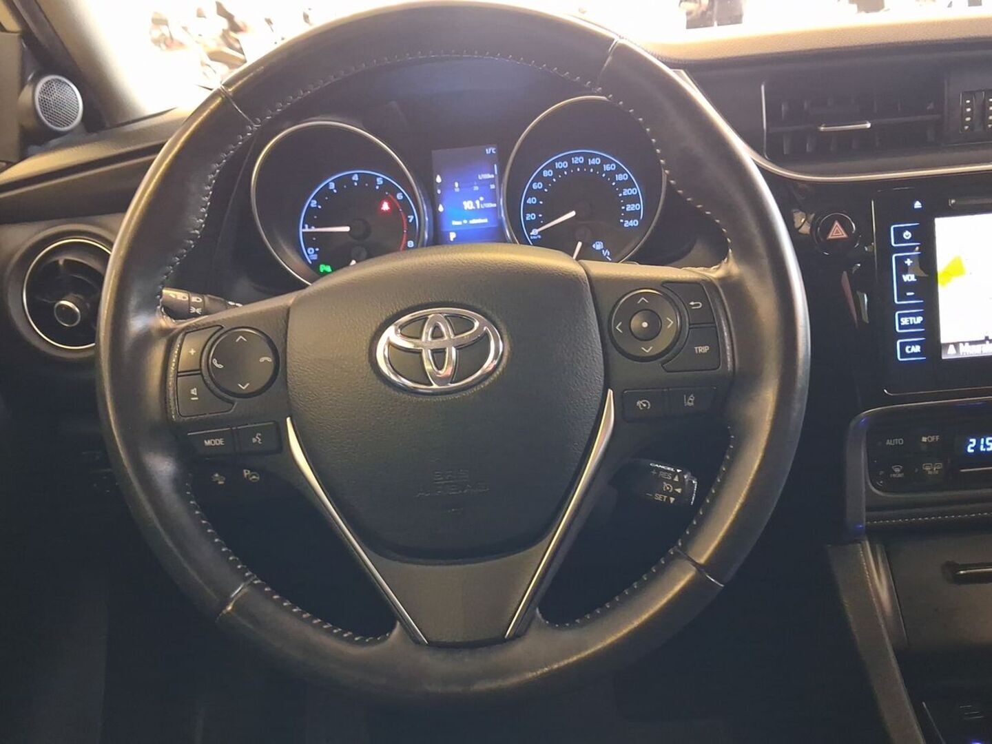 TOYOTA Auris 18