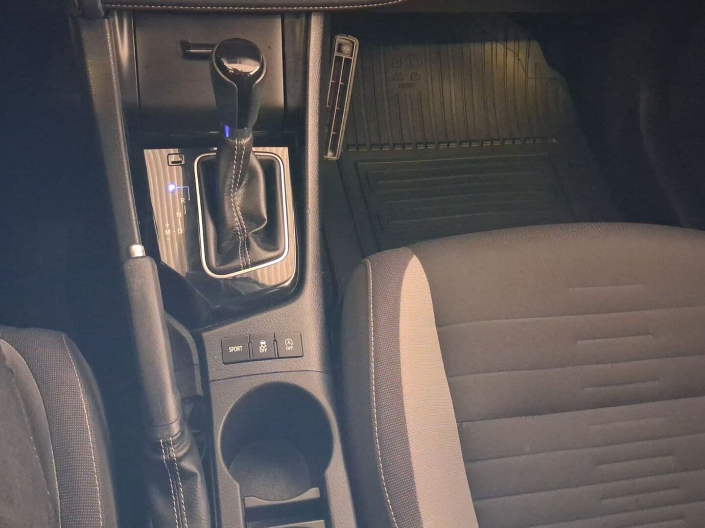 TOYOTA Auris 21