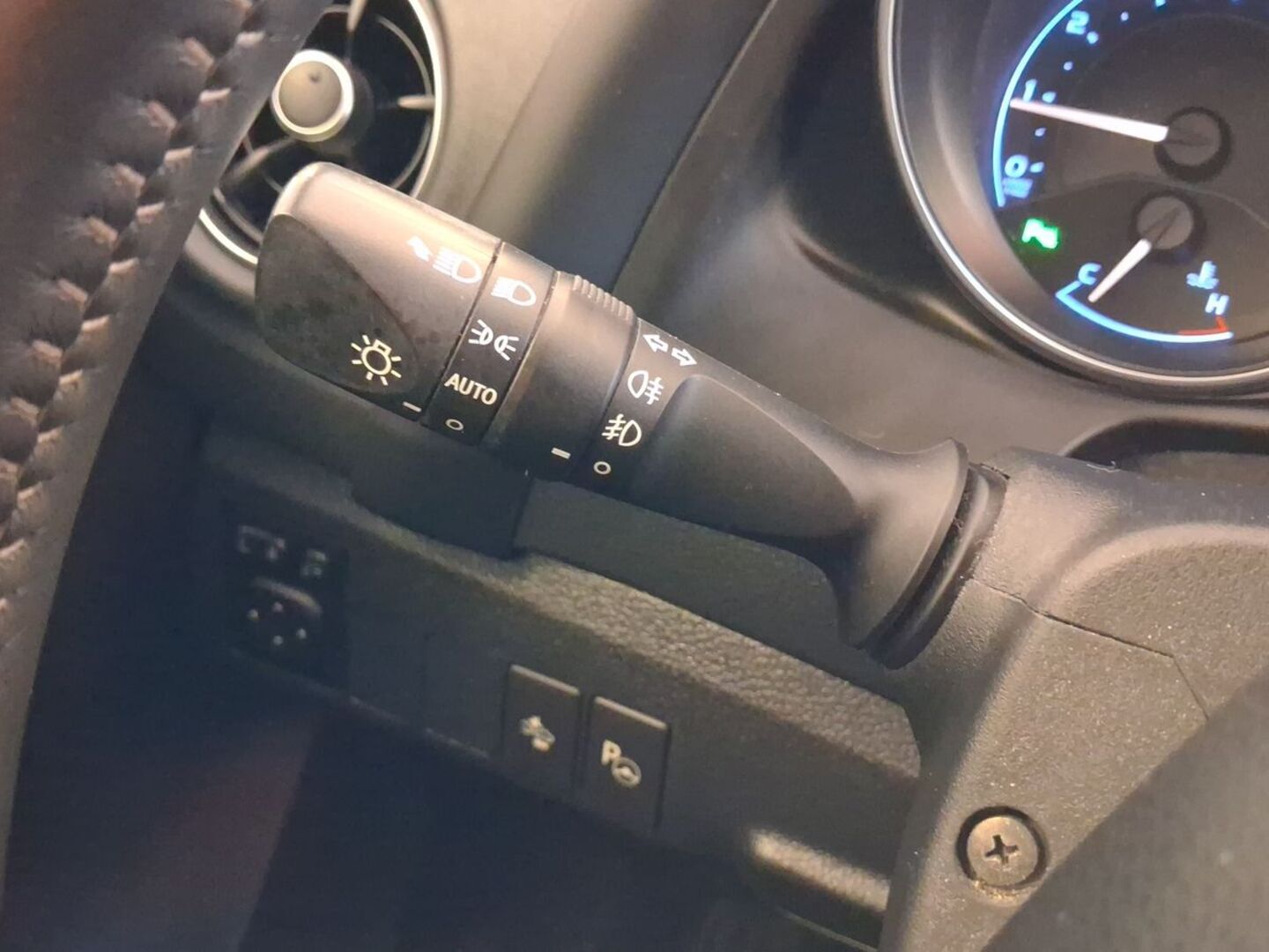 TOYOTA Auris 23