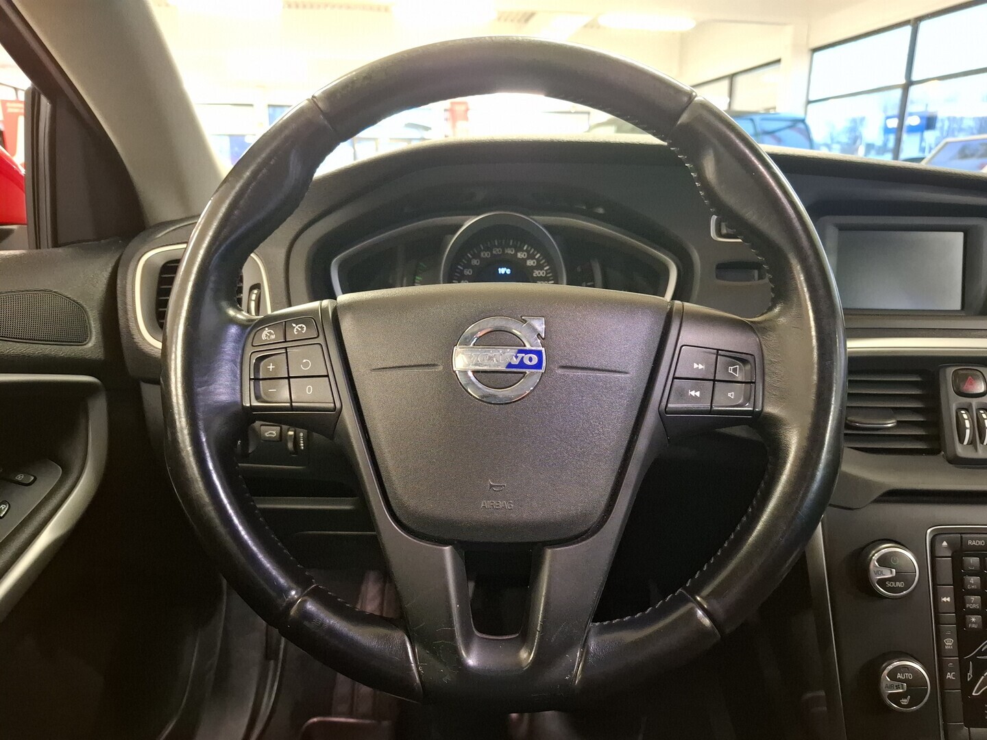 VOLVO V40 2014