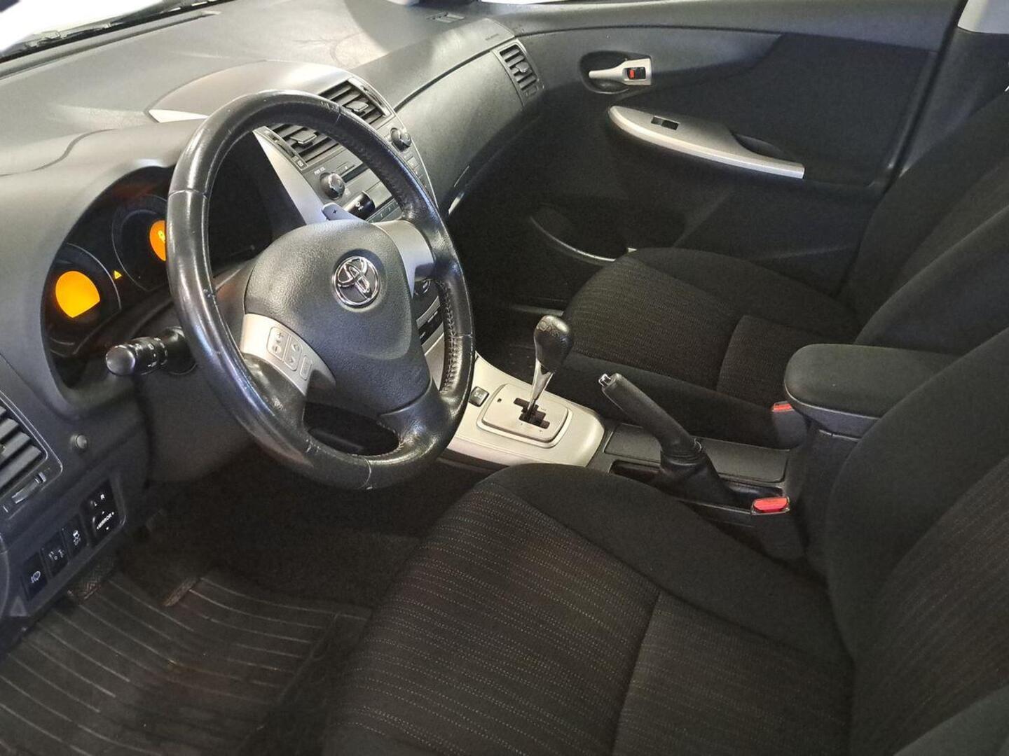 TOYOTA Corolla 7