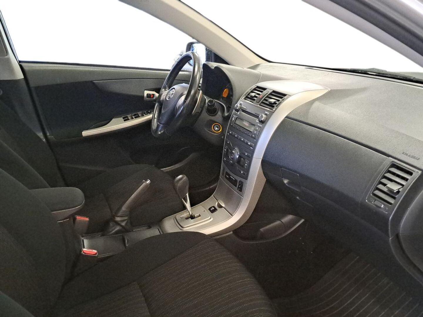 TOYOTA Corolla 9