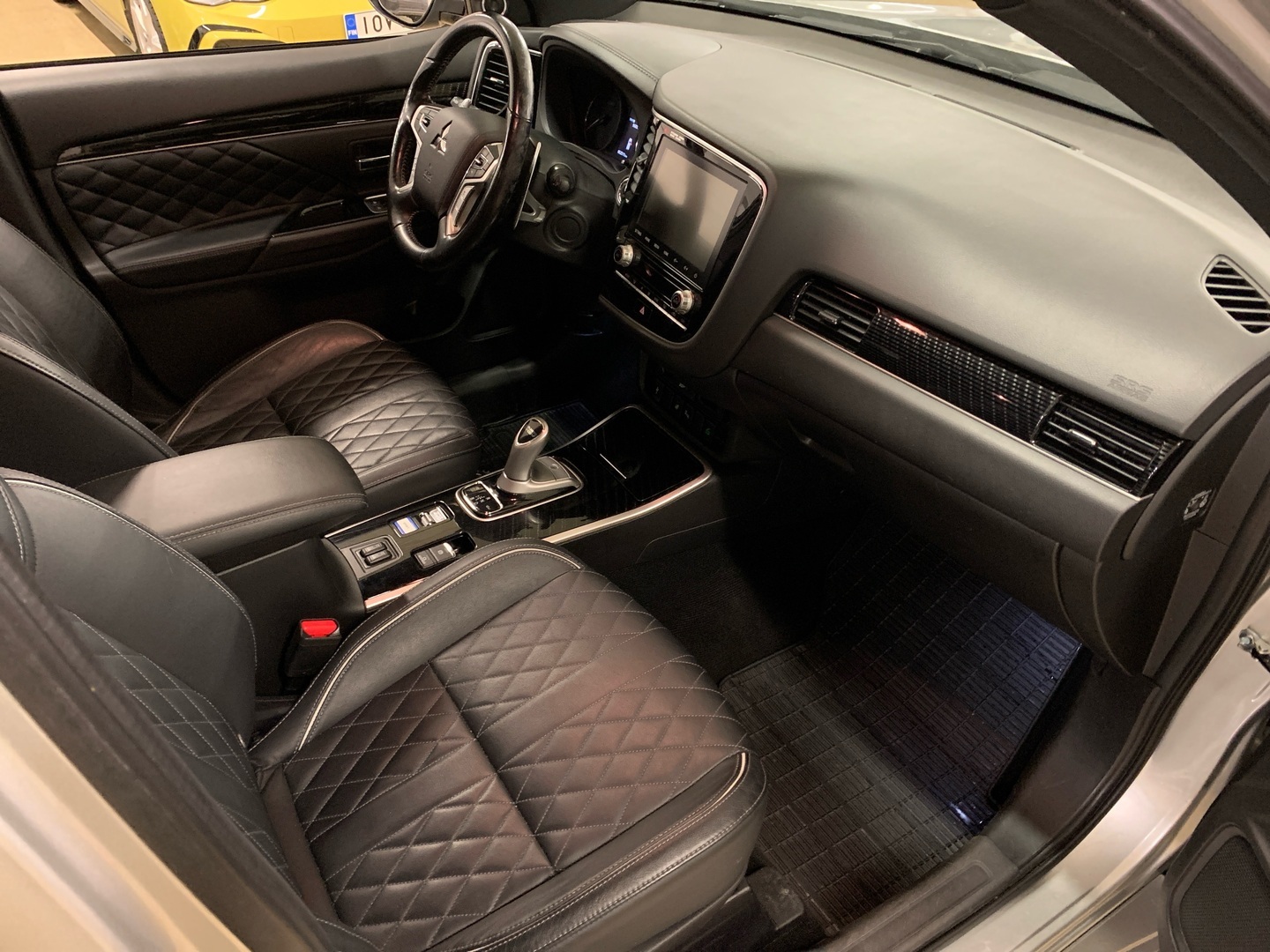 MITSUBISHI Outlander PHEV 2020