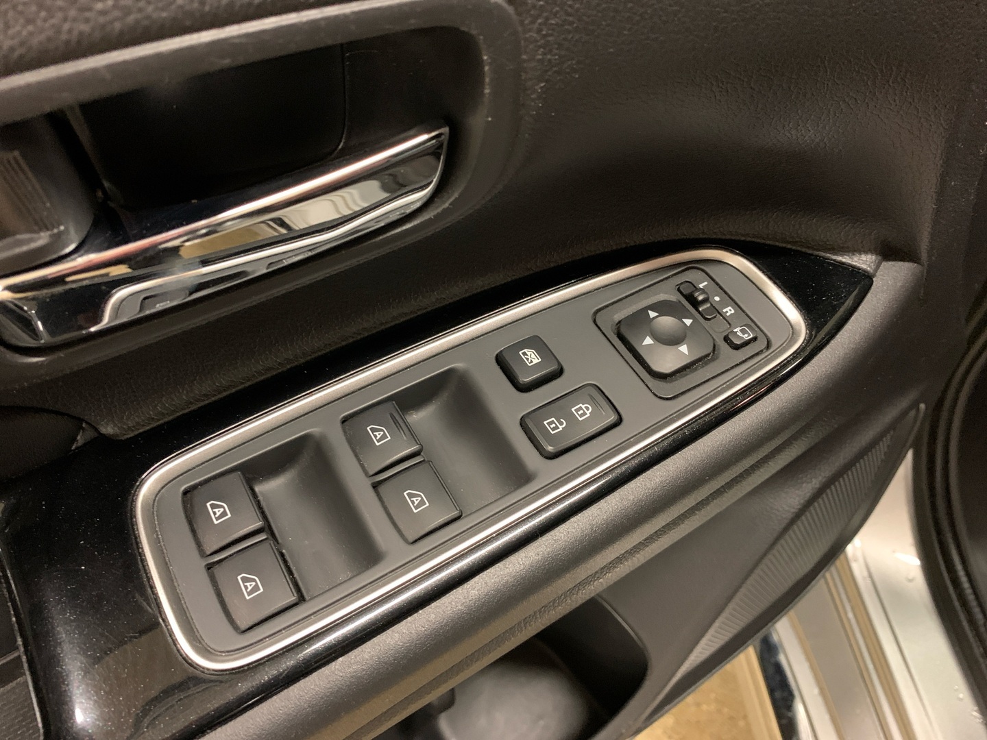 MITSUBISHI Outlander PHEV 2020