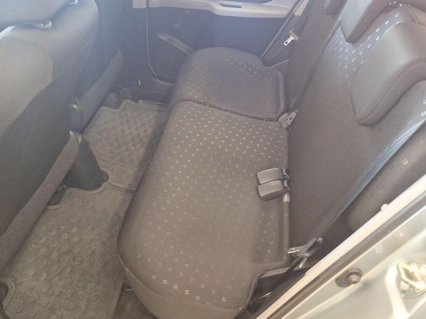 TOYOTA Yaris 10