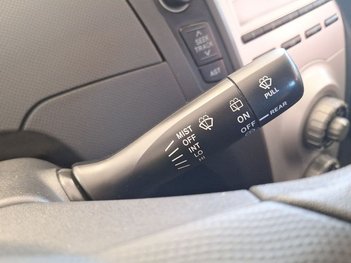 TOYOTA Yaris 18