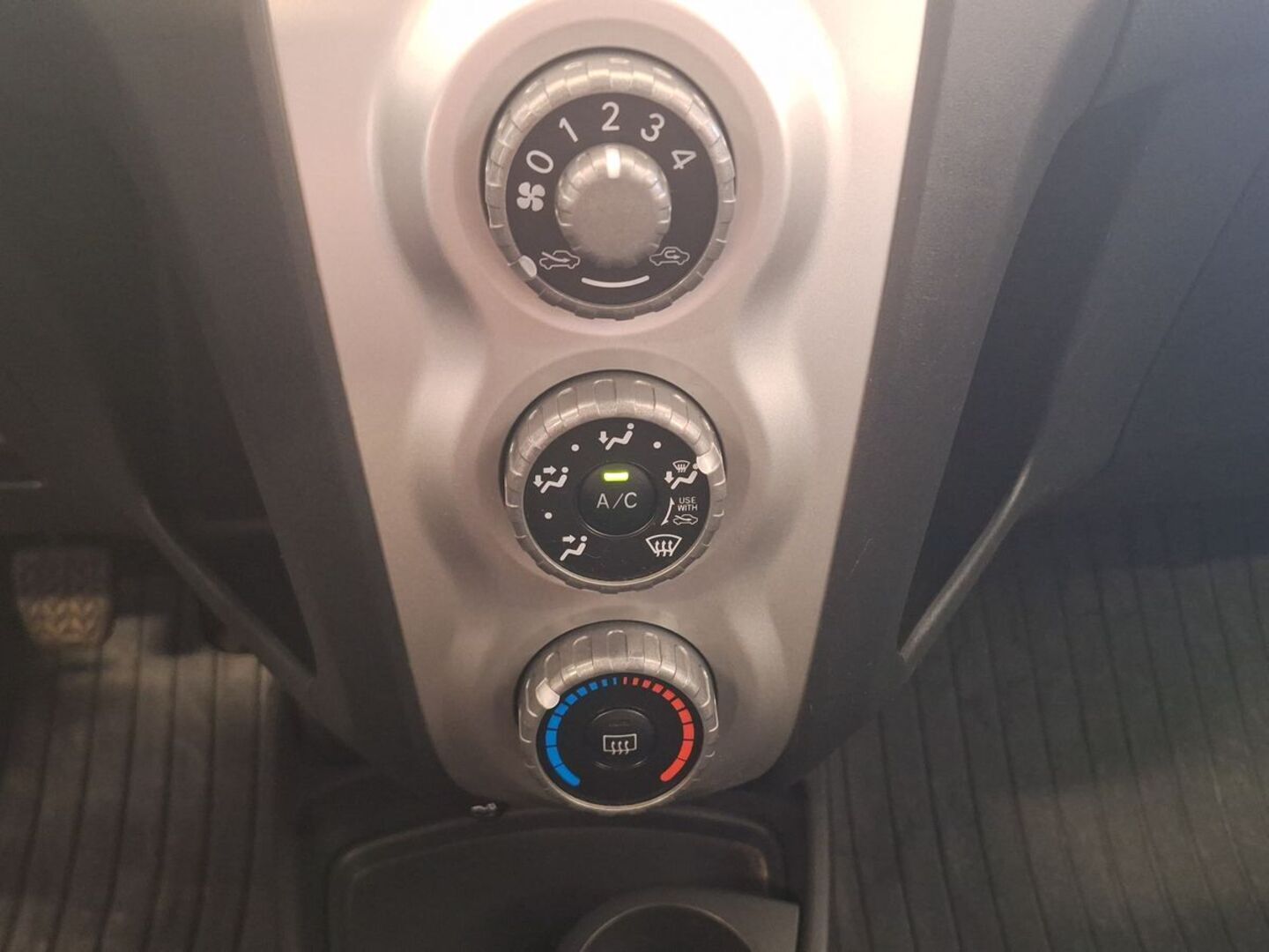 TOYOTA Yaris 22