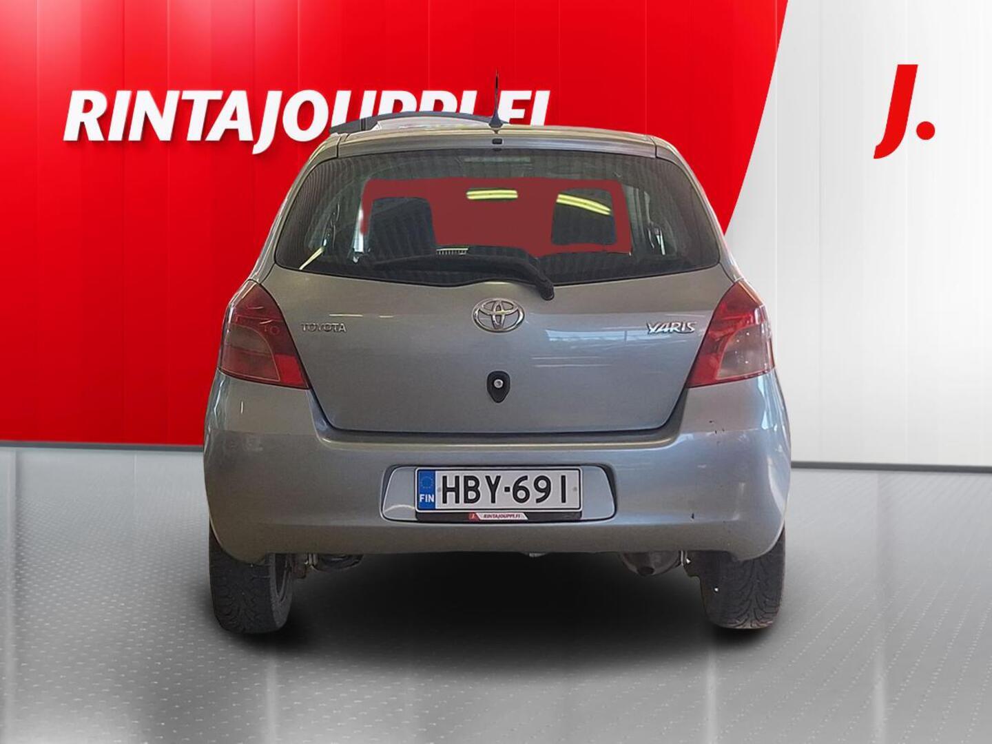 TOYOTA Yaris 5
