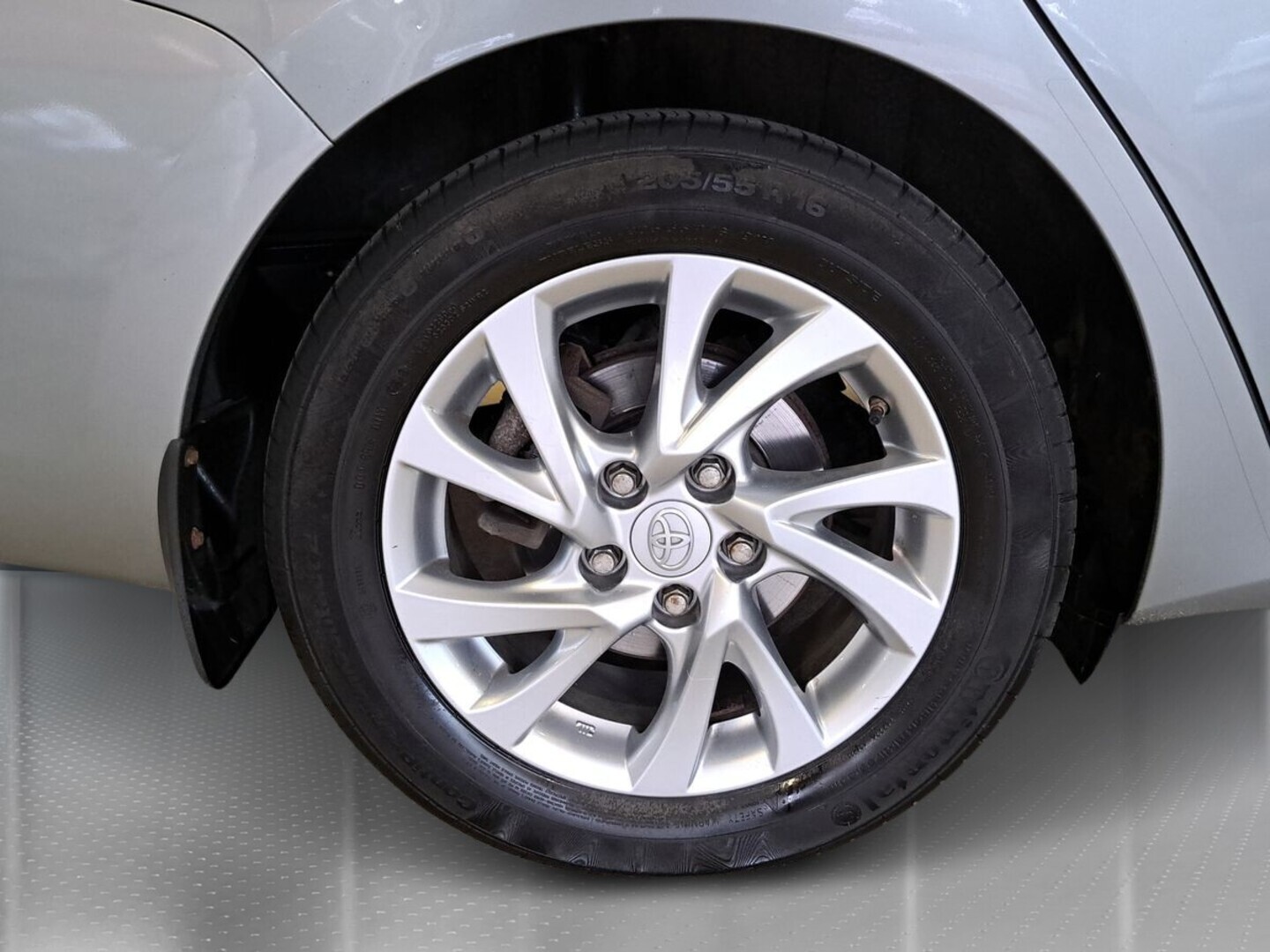 TOYOTA Auris 13