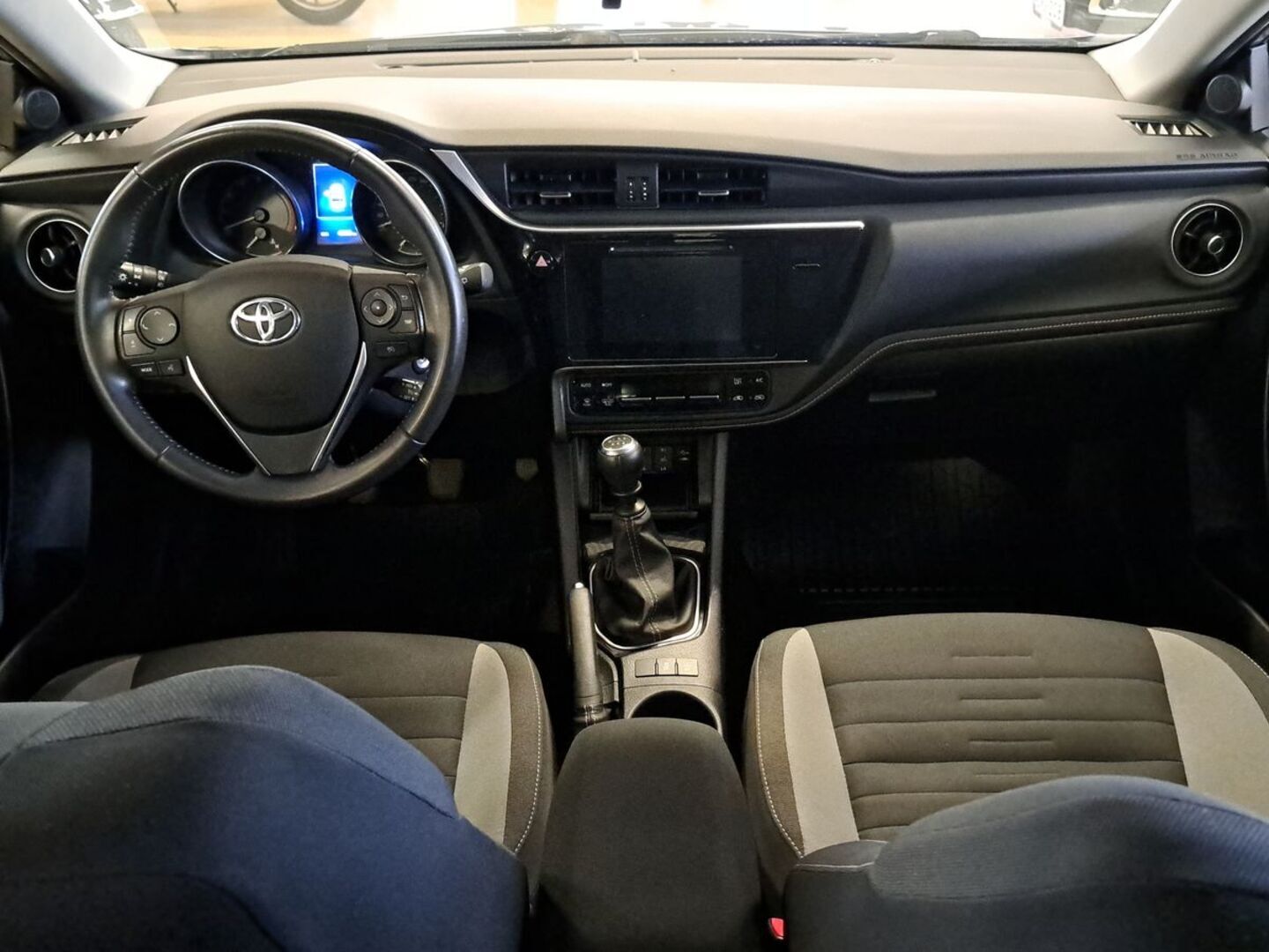 TOYOTA Auris 15