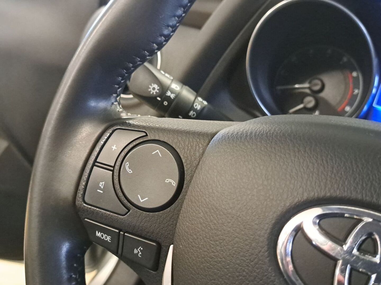 TOYOTA Auris 23