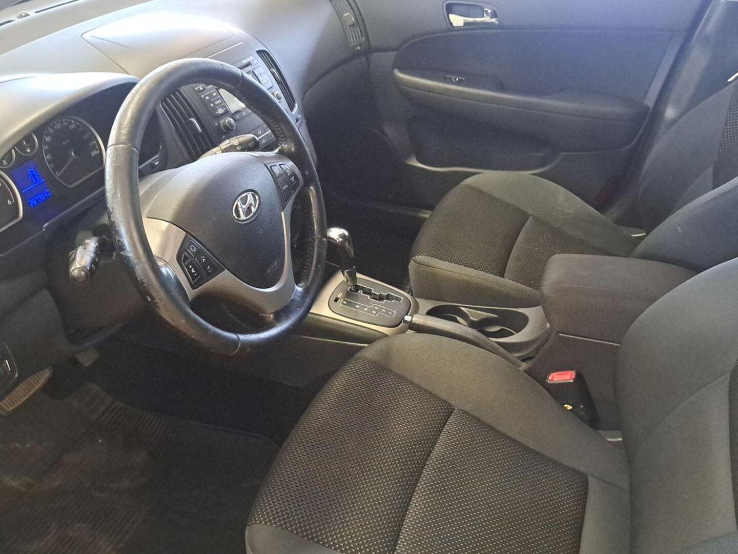 HYUNDAI i30 2010