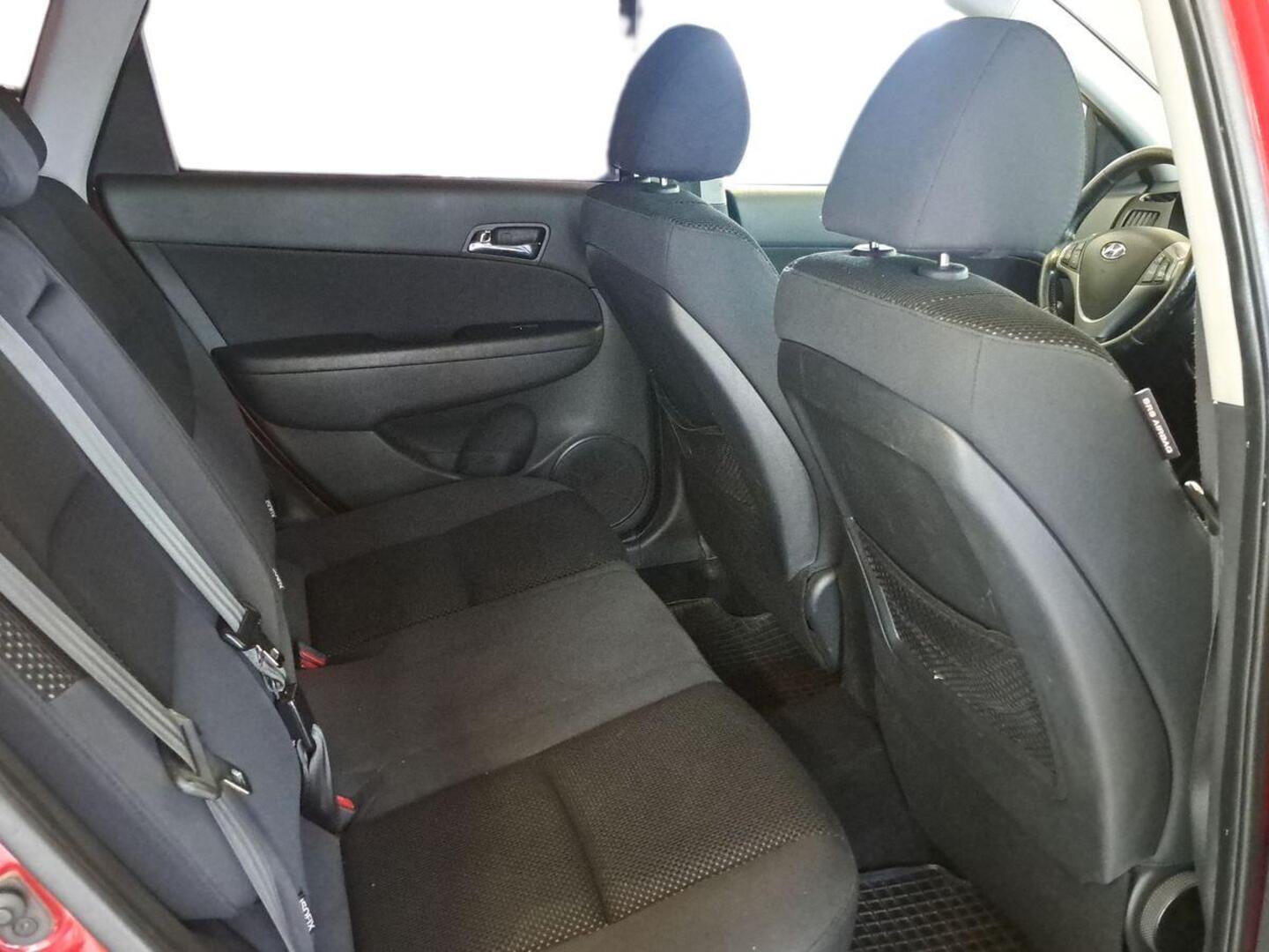 HYUNDAI i30 2010