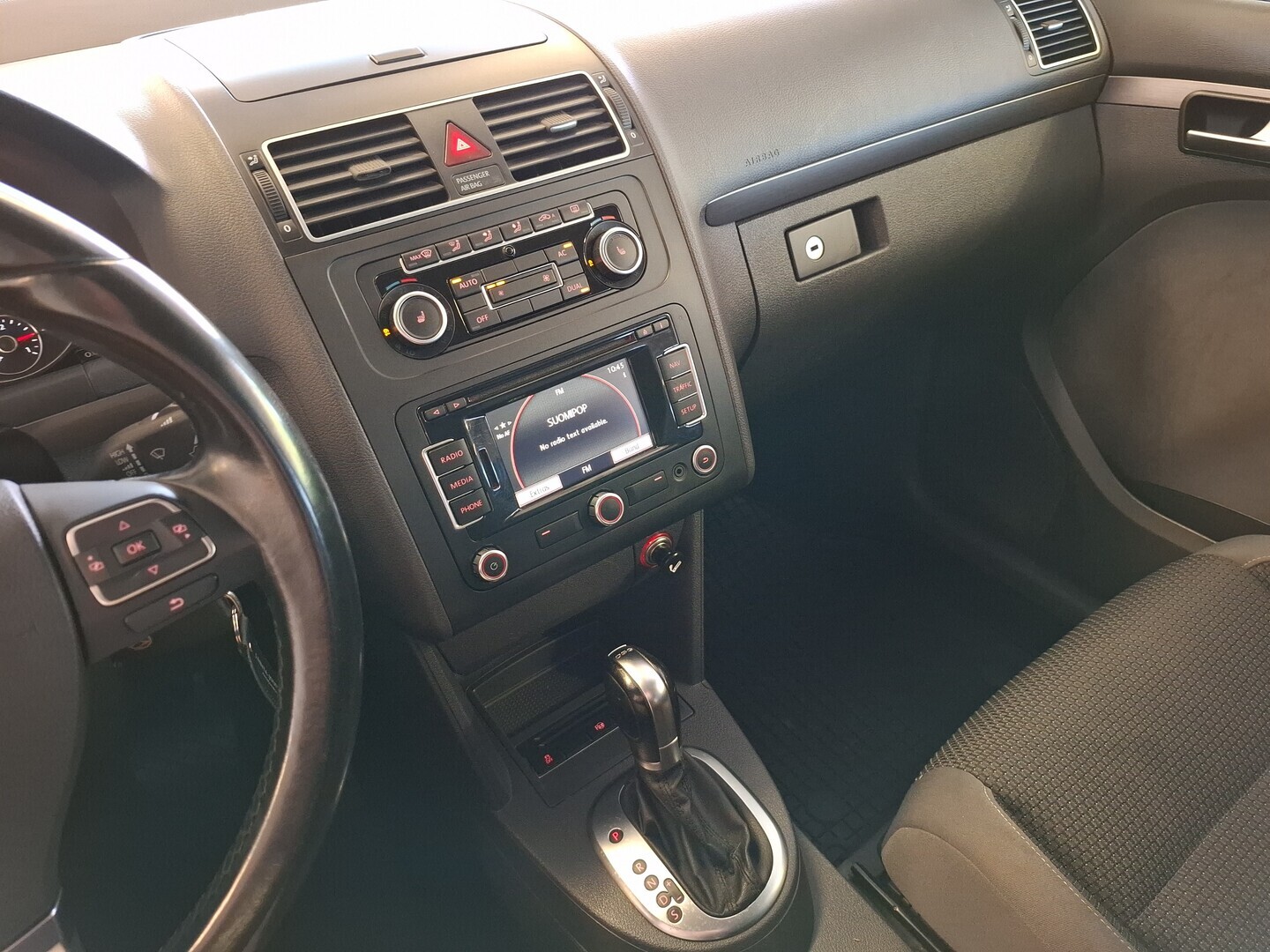 VOLKSWAGEN Touran 2011