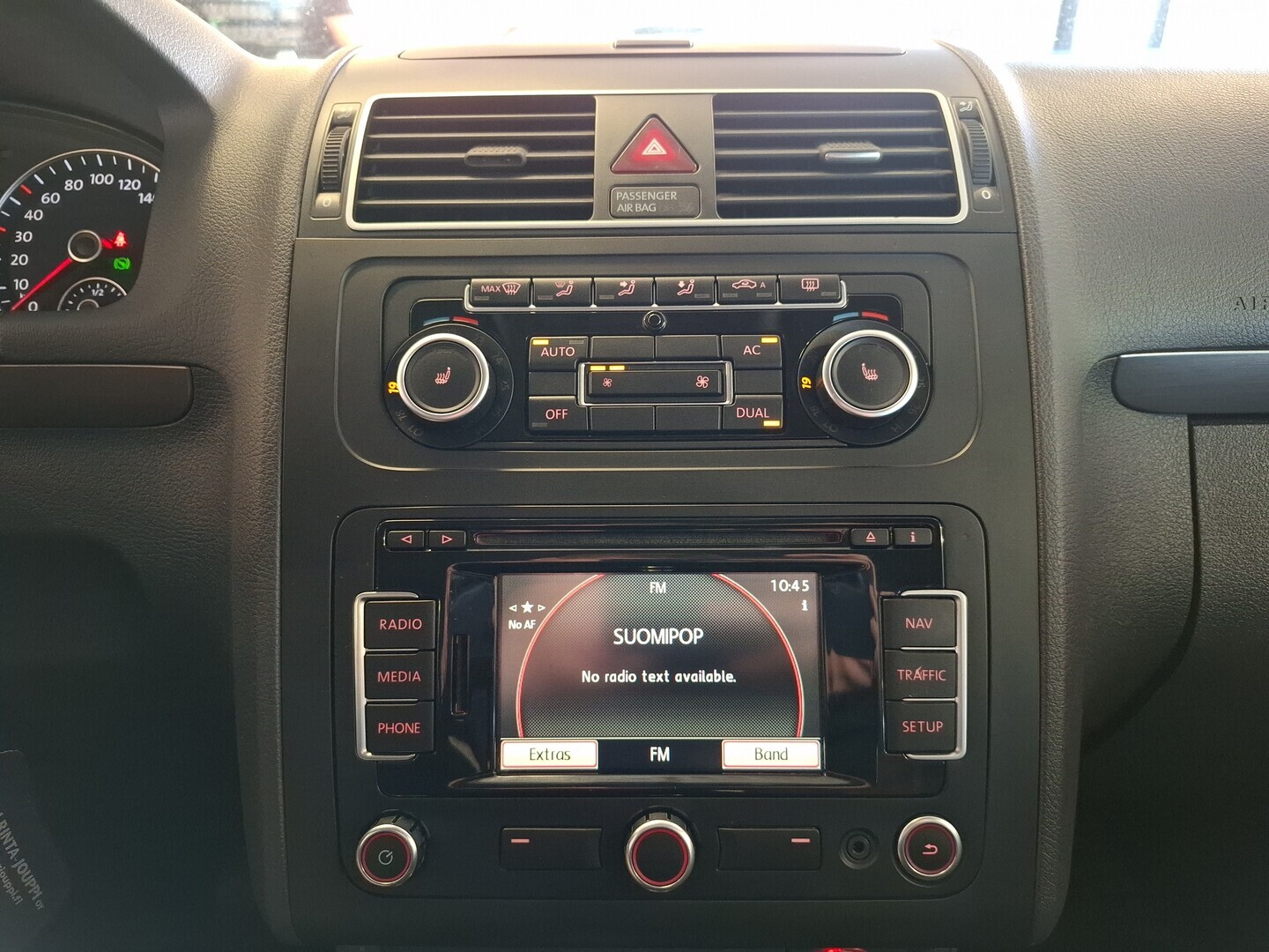 VOLKSWAGEN Touran 2011