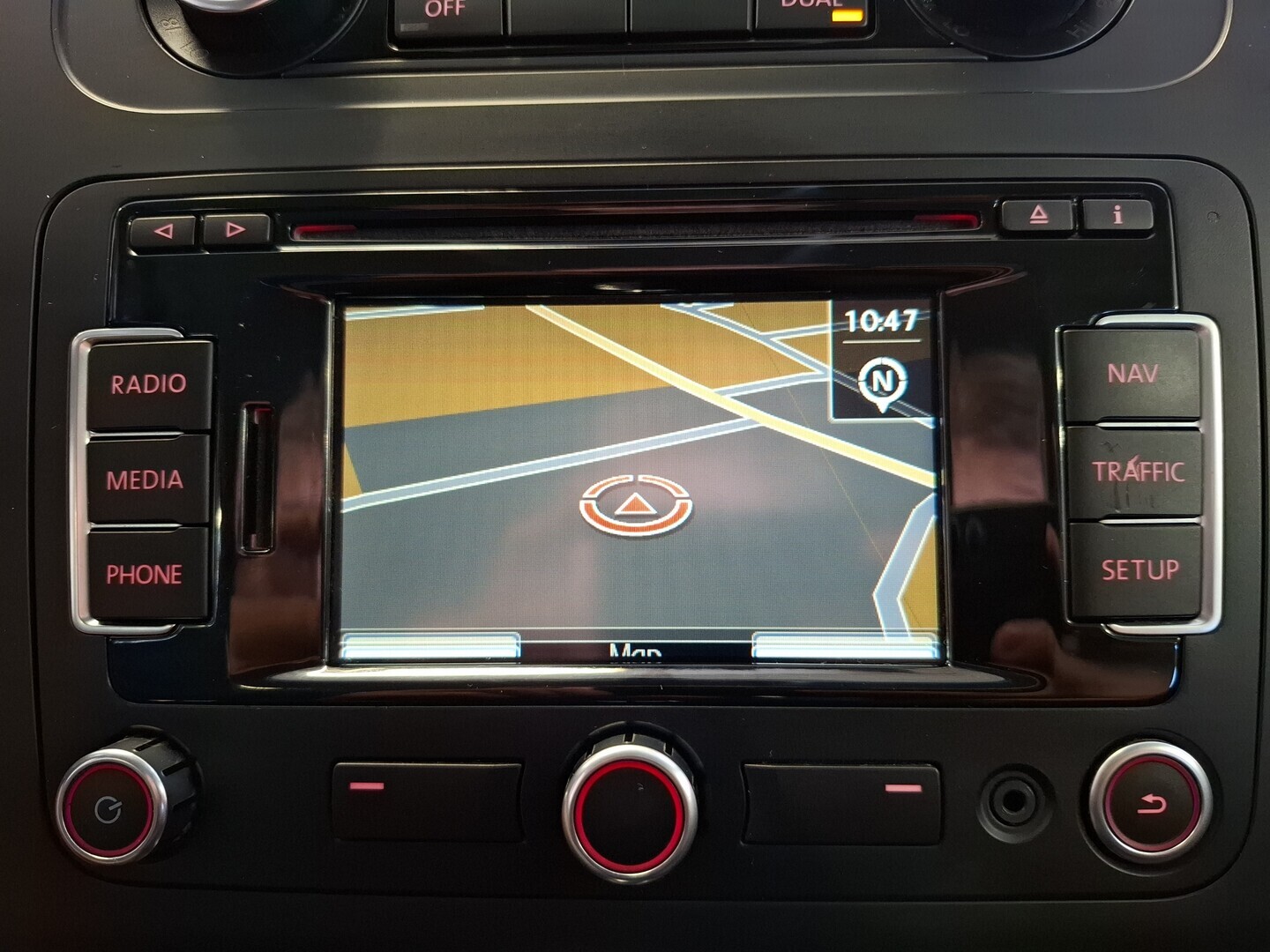 VOLKSWAGEN Touran 2011