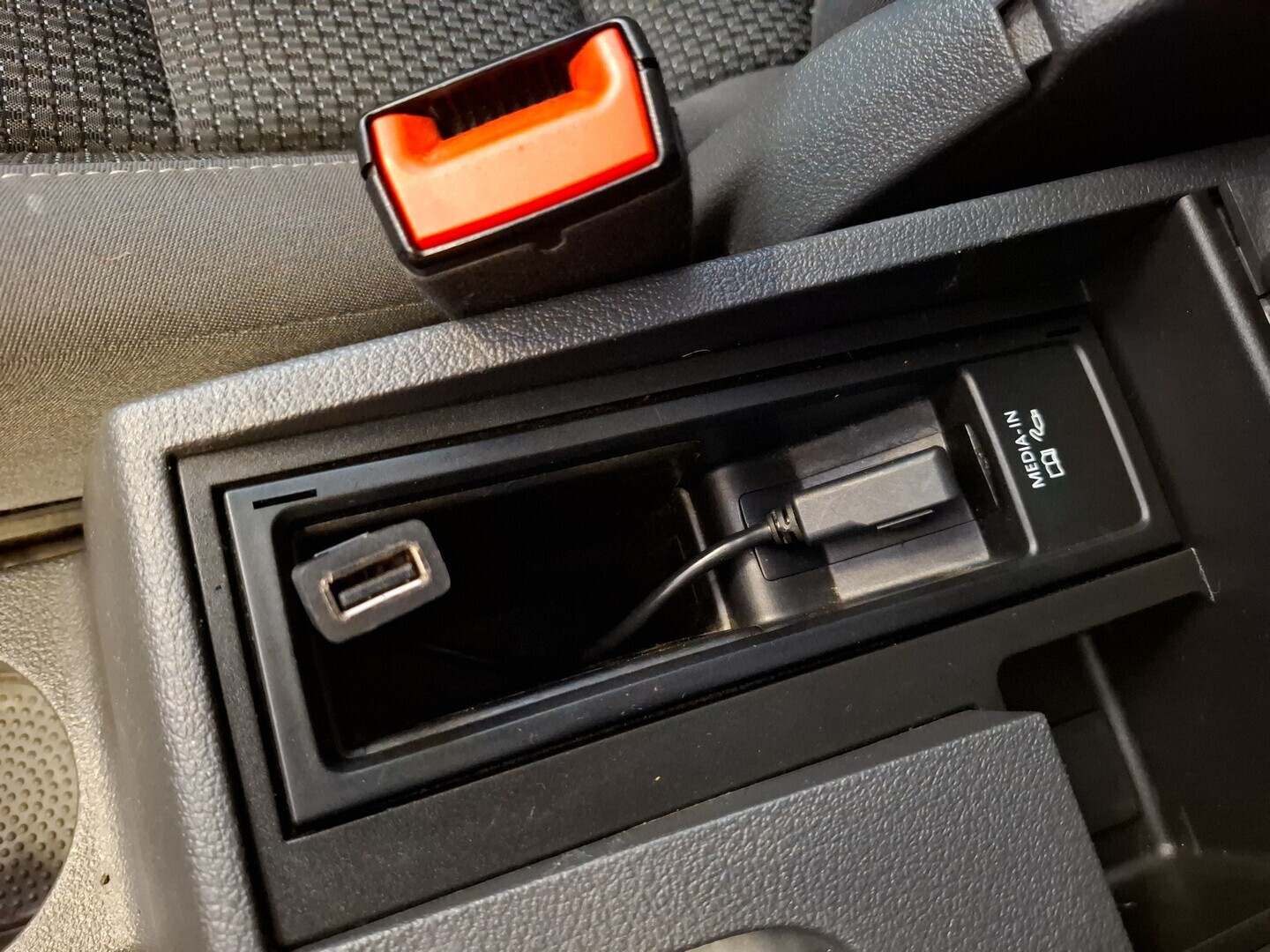 VOLKSWAGEN Touran 2011