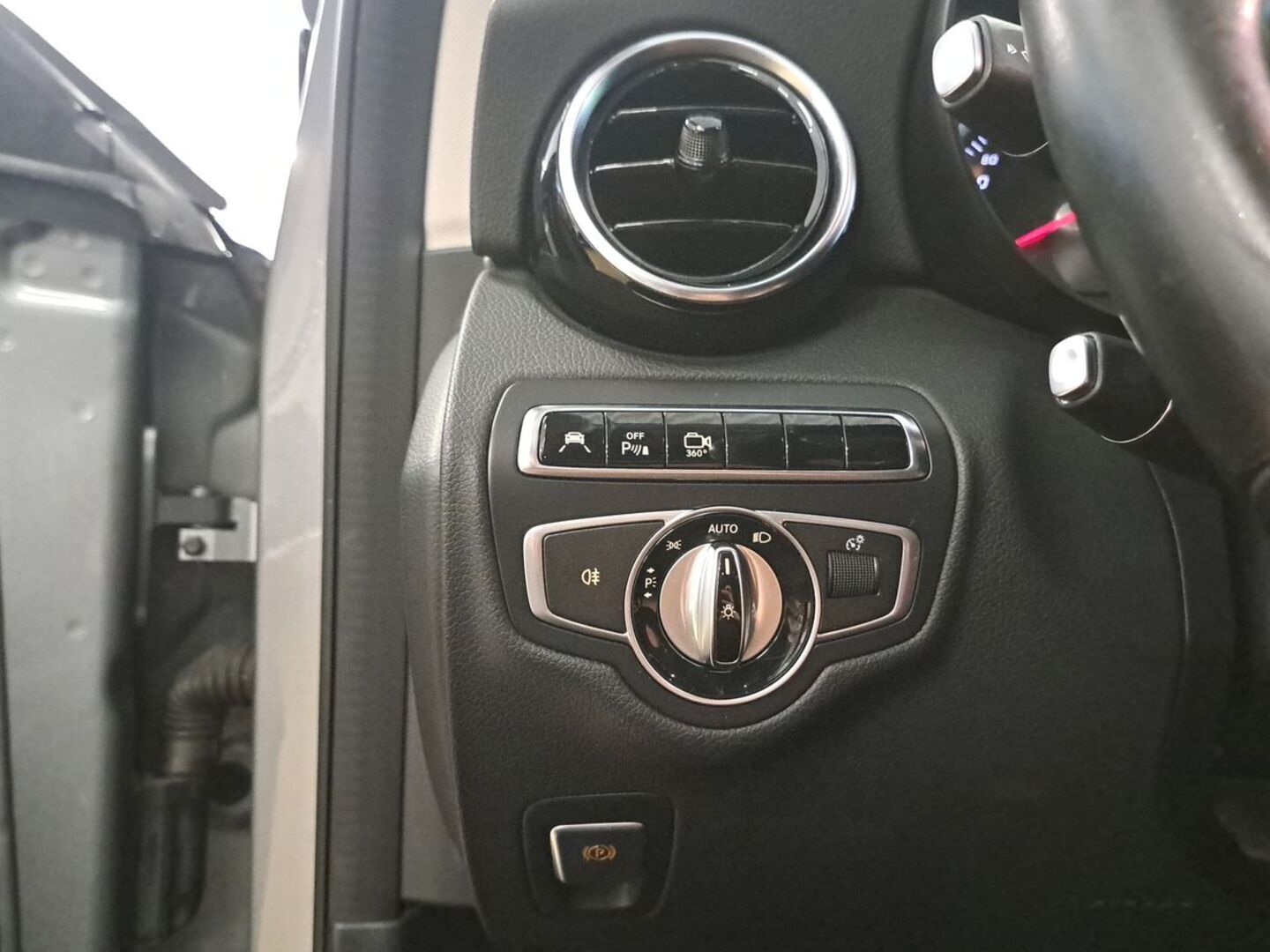 MERCEDES-BENZ C 22