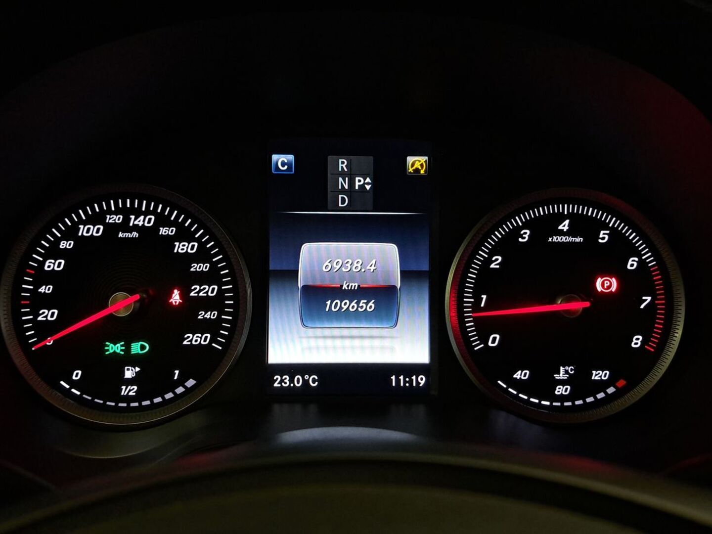MERCEDES-BENZ C 25