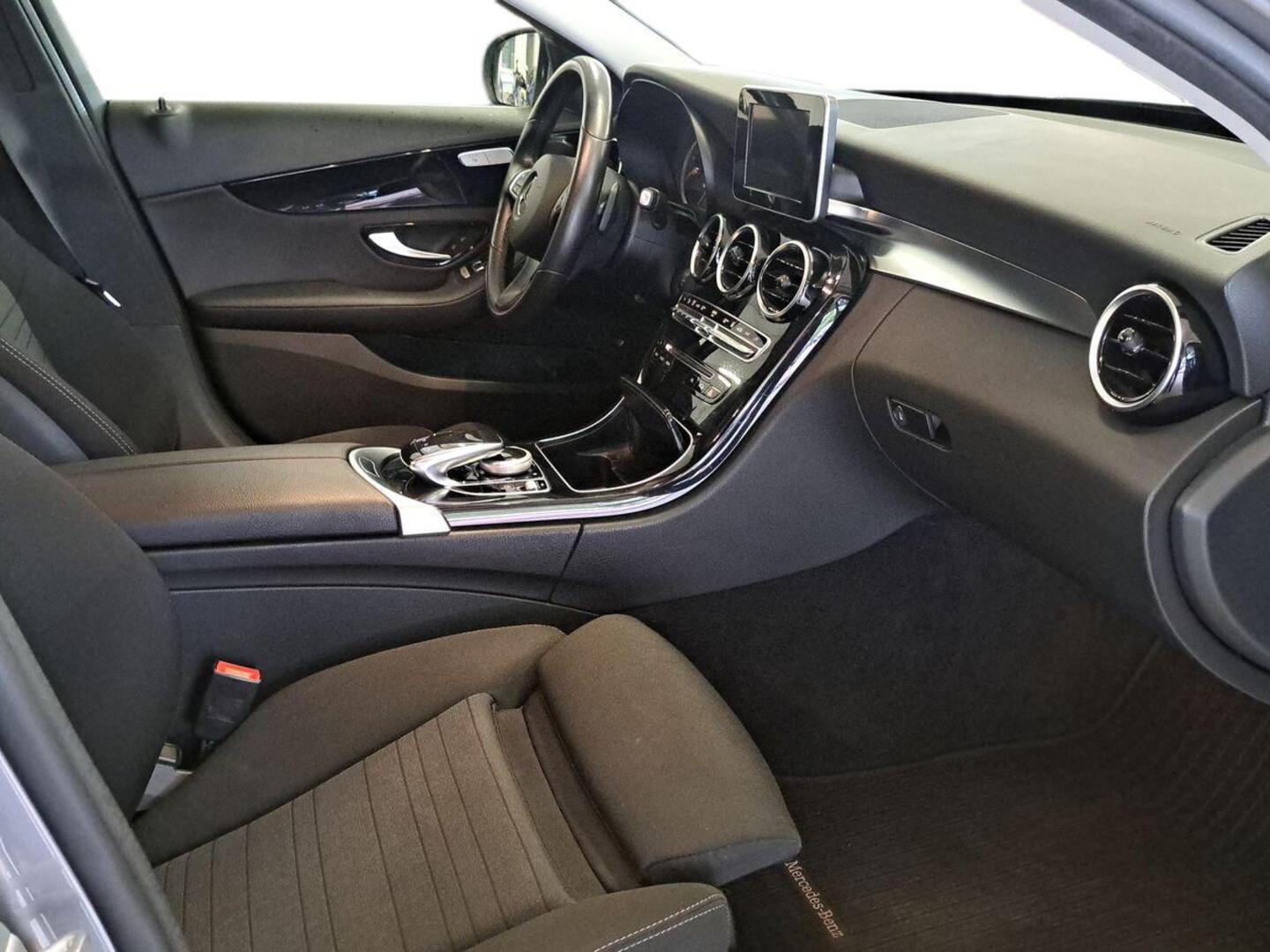 MERCEDES-BENZ C 9