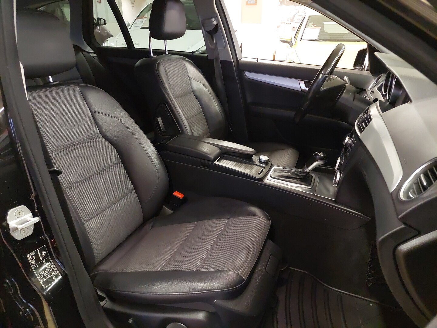 MERCEDES-BENZ C 2011