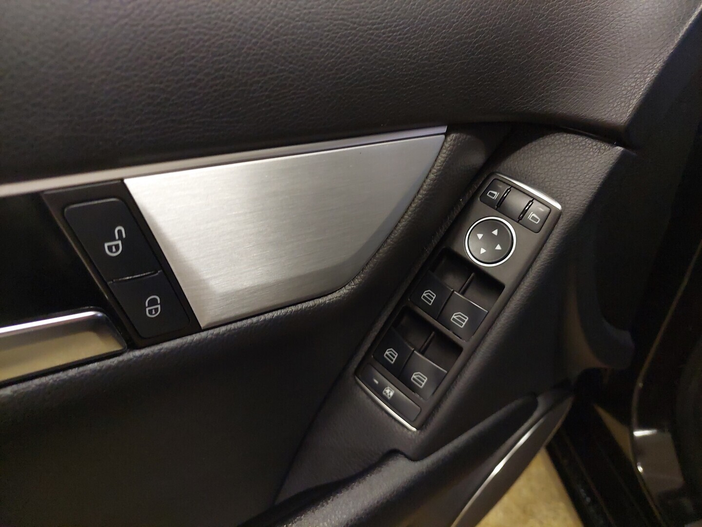 MERCEDES-BENZ C 2011