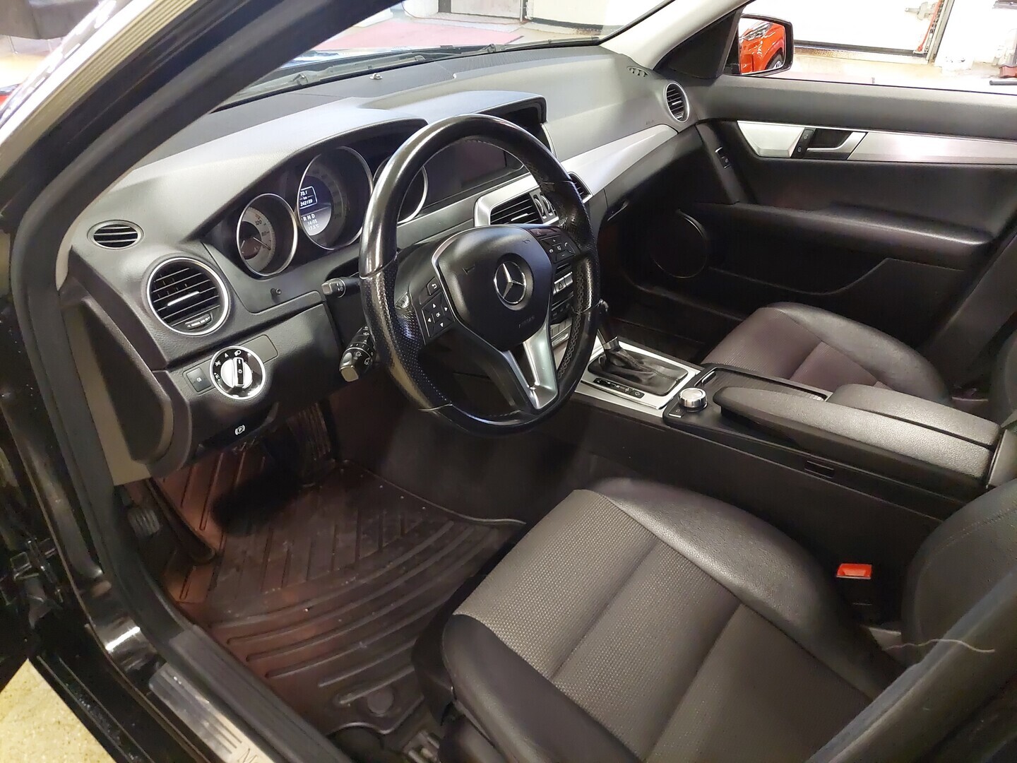 MERCEDES-BENZ C 2011