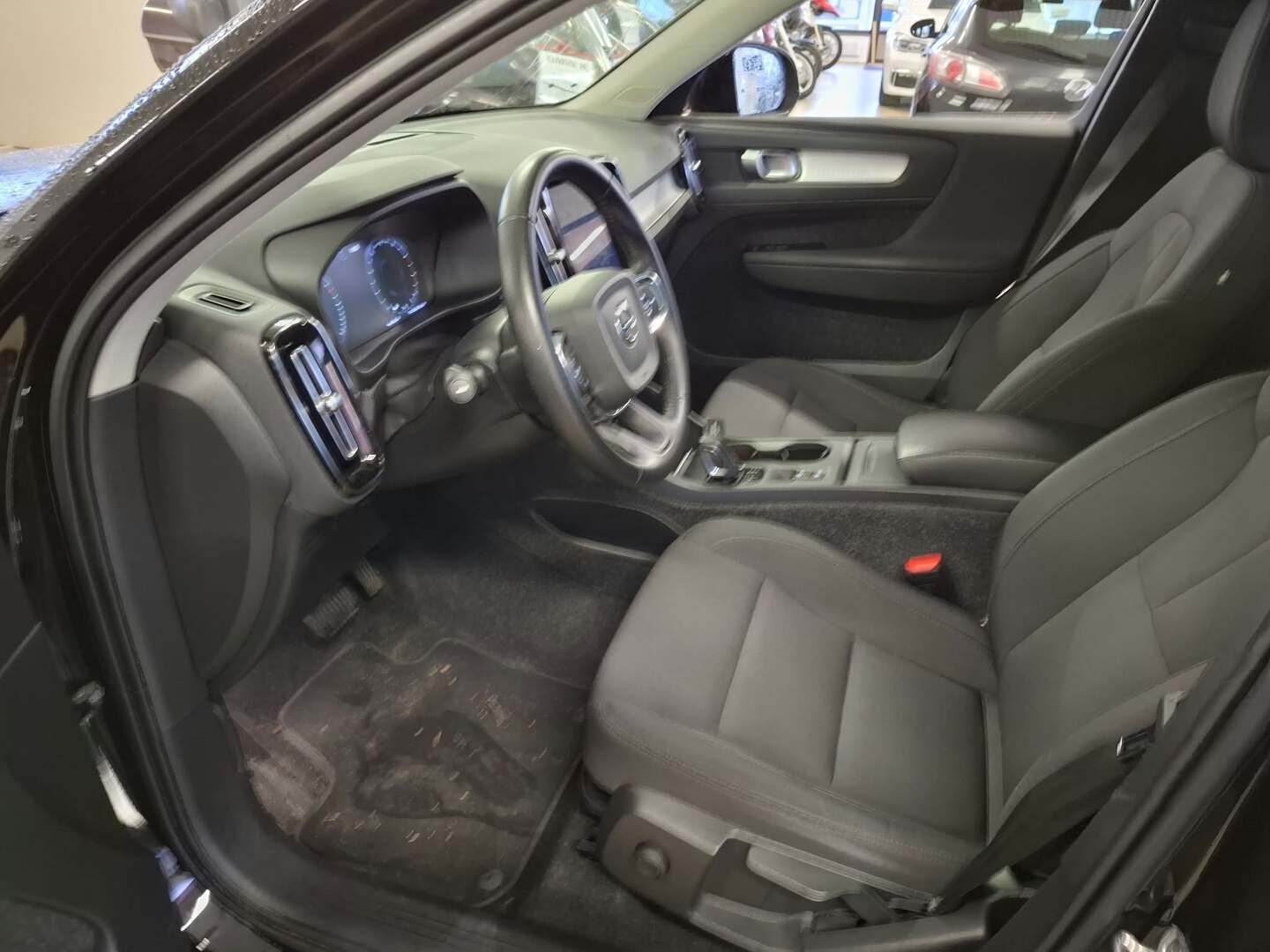 VOLVO XC40 2021