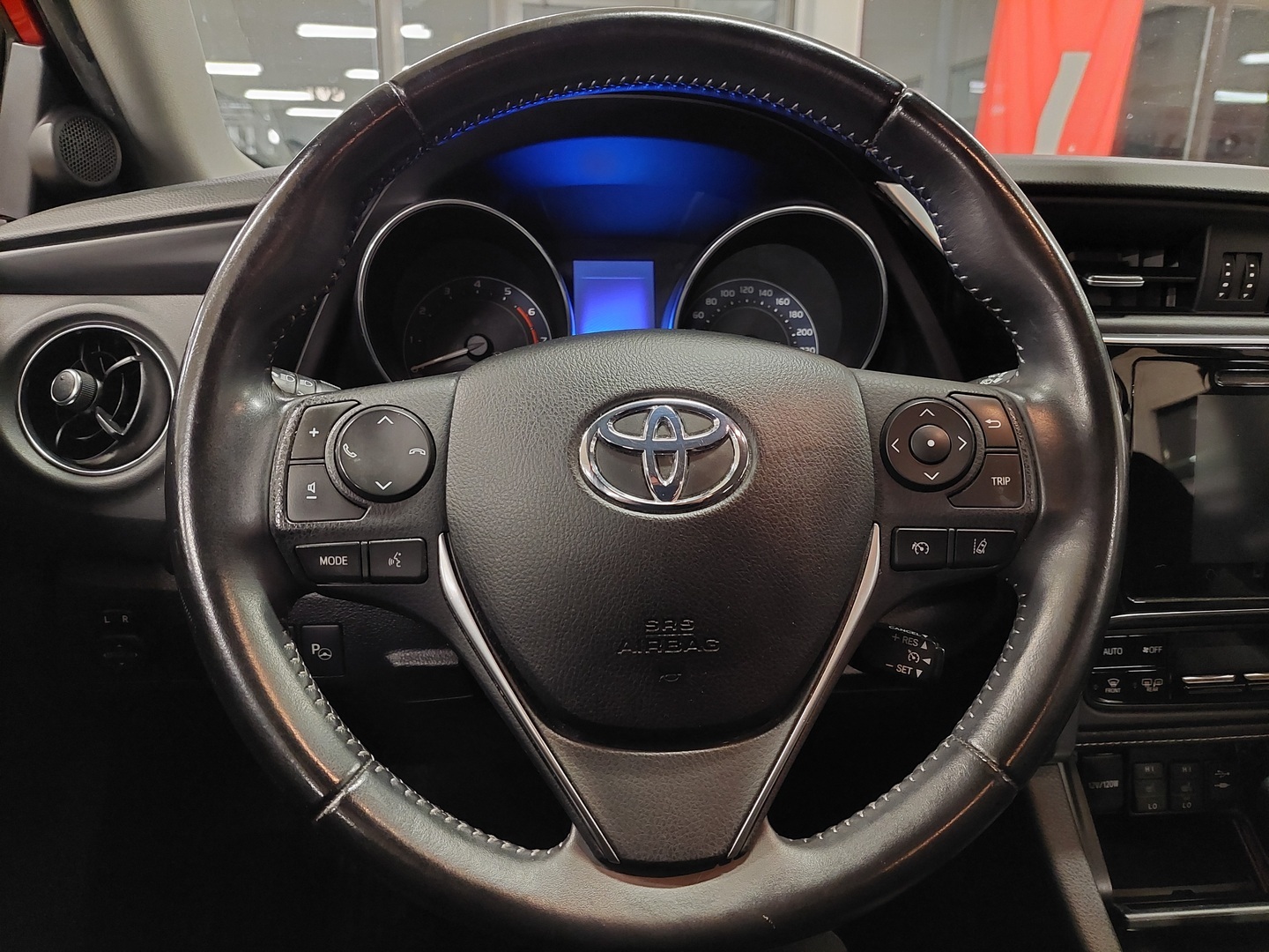 TOYOTA Auris 2016