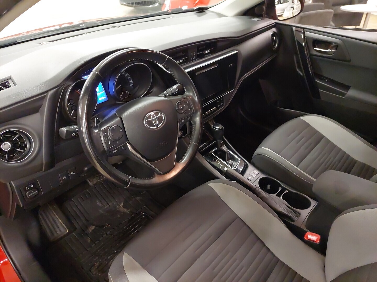 TOYOTA Auris 2016