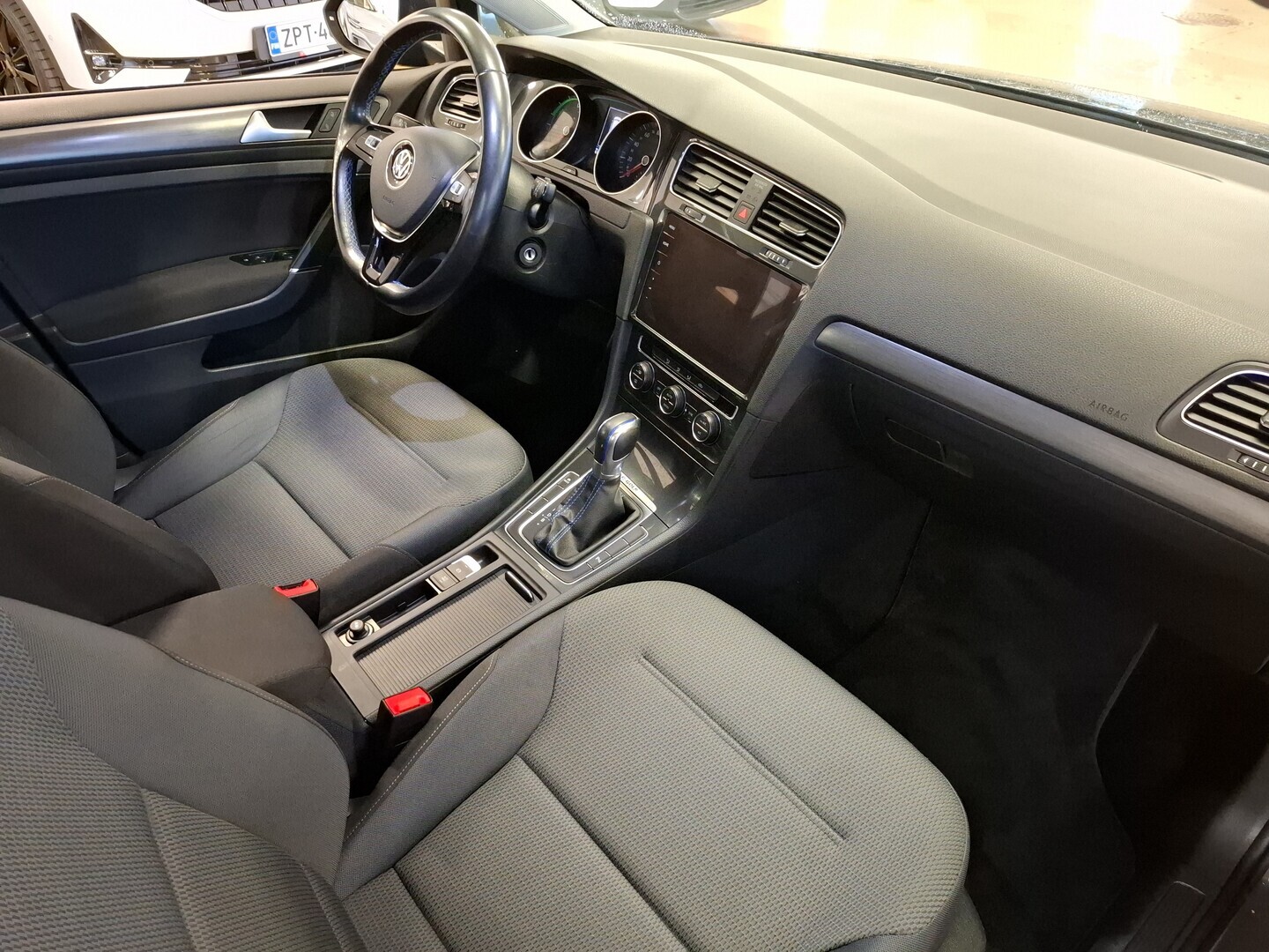 VOLKSWAGEN Golf 2019