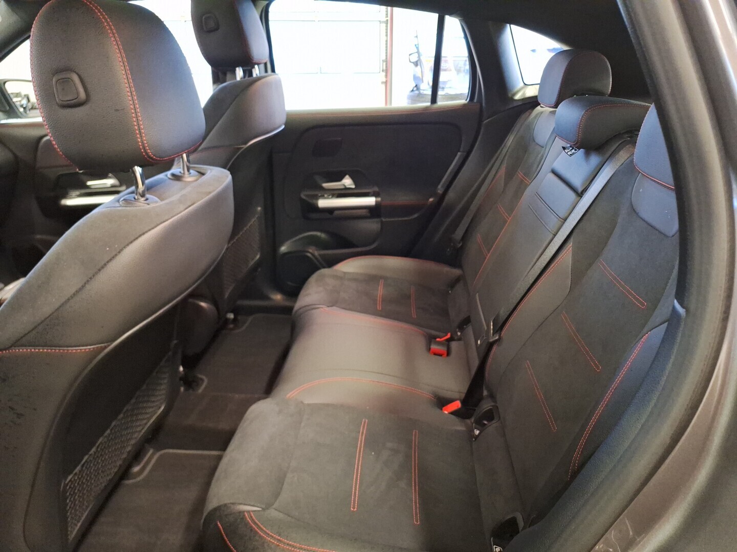 MERCEDES-BENZ EQA 2023