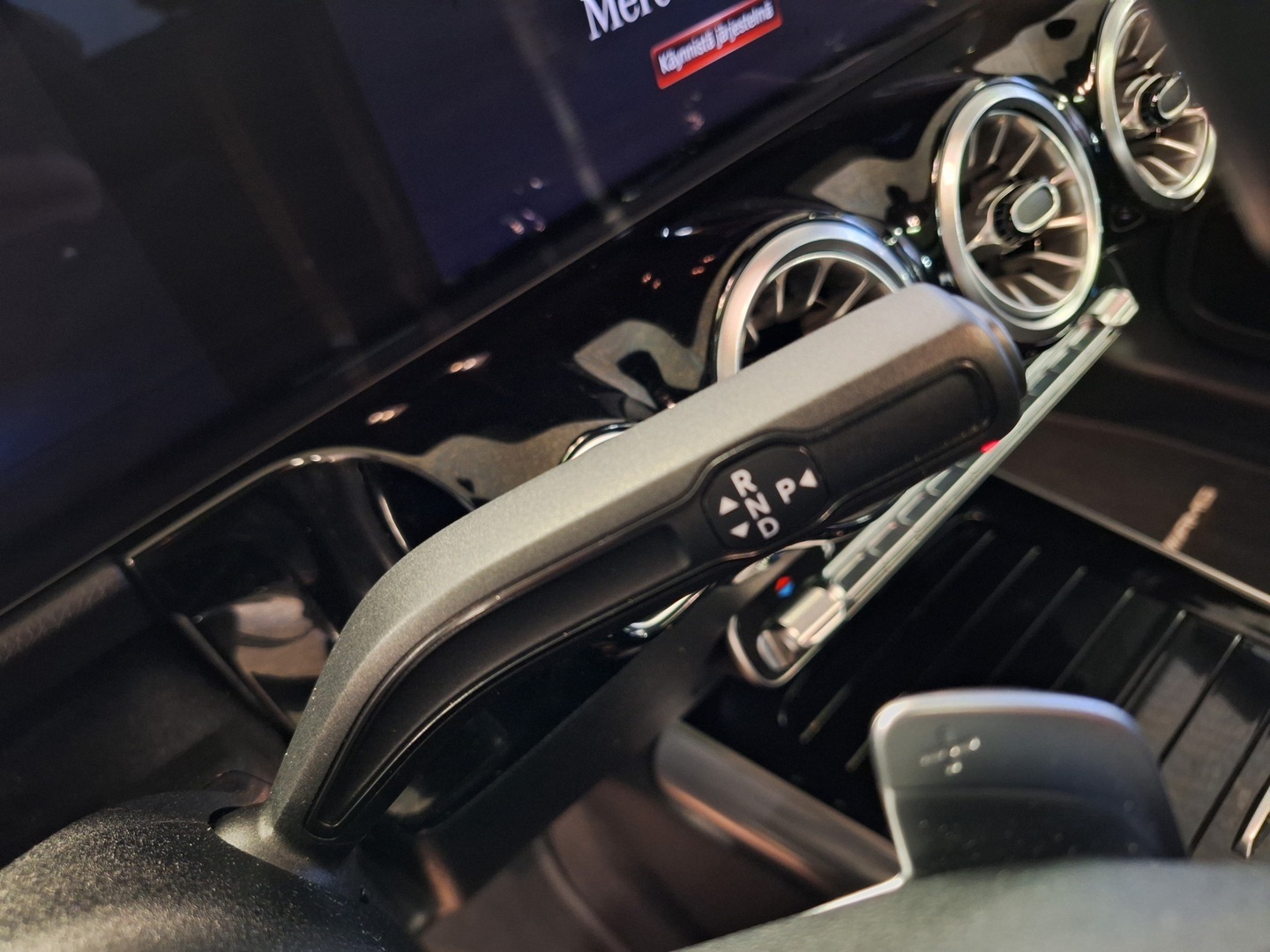 MERCEDES-BENZ EQA 2023